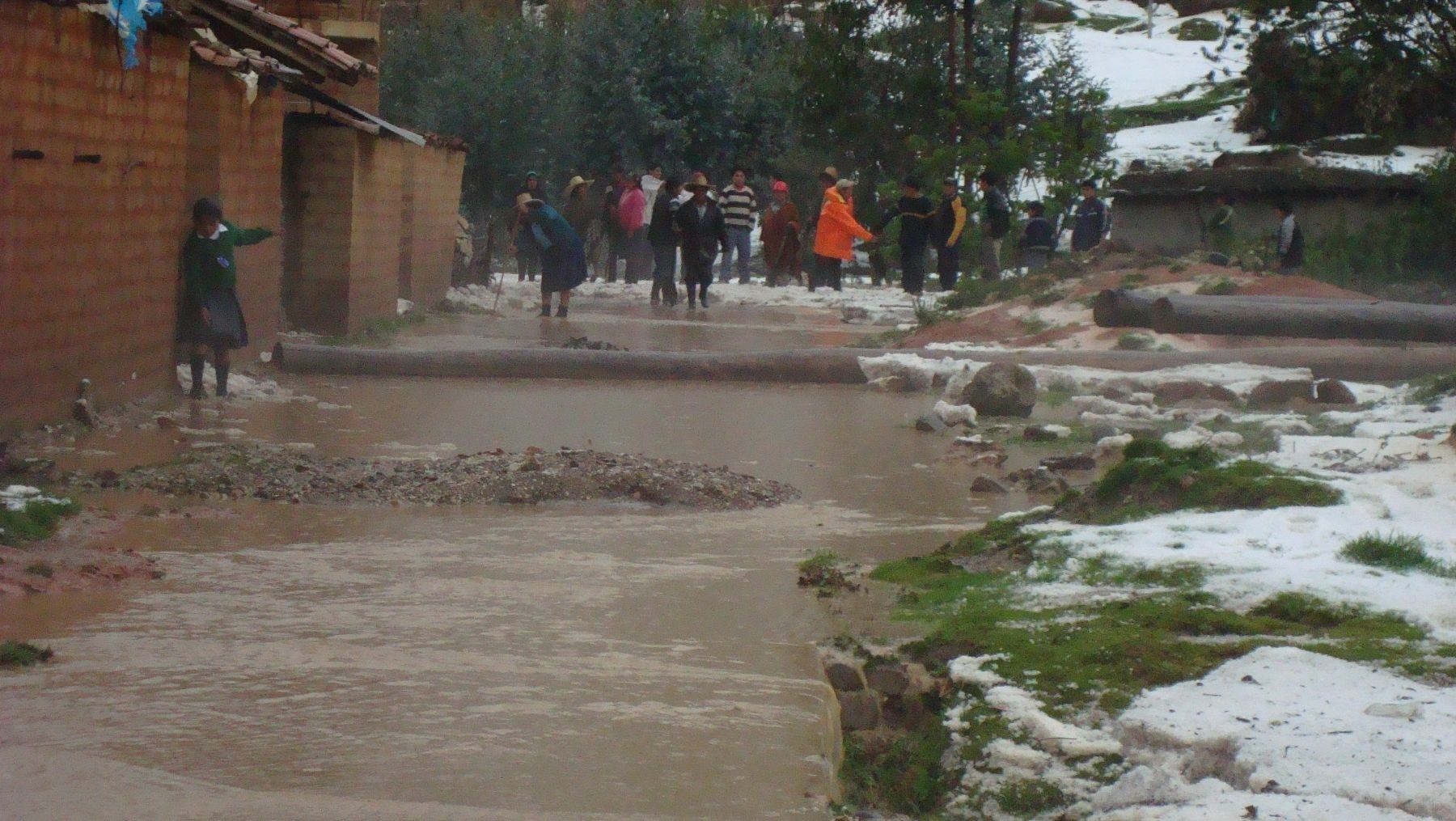 Lluvias significativas se registraron en Andahuaylas, y en algunos zonas se anegaron las calles.