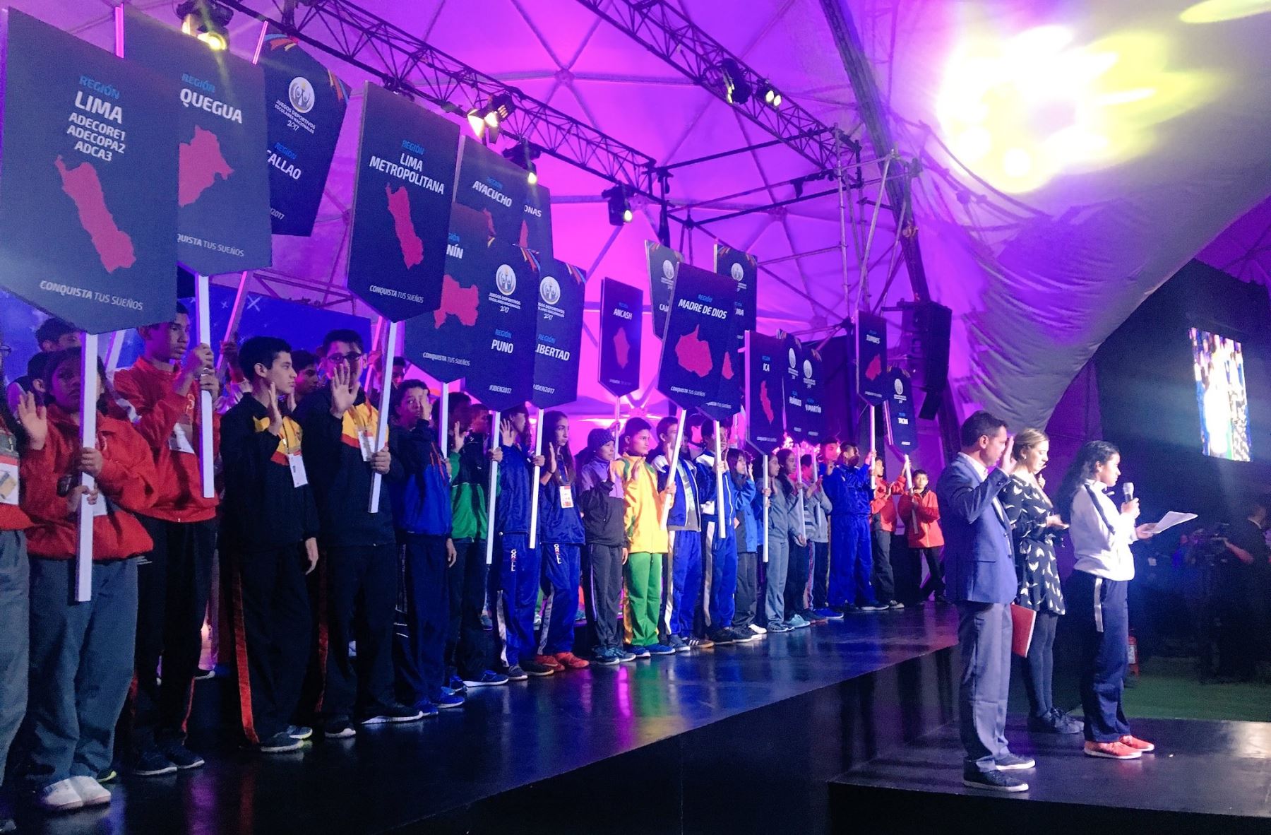 Los deportistas de todas las regiones presentaron el juramento respectivo para iniciar los Juegos Deportivos Escolares Nacionales 2017