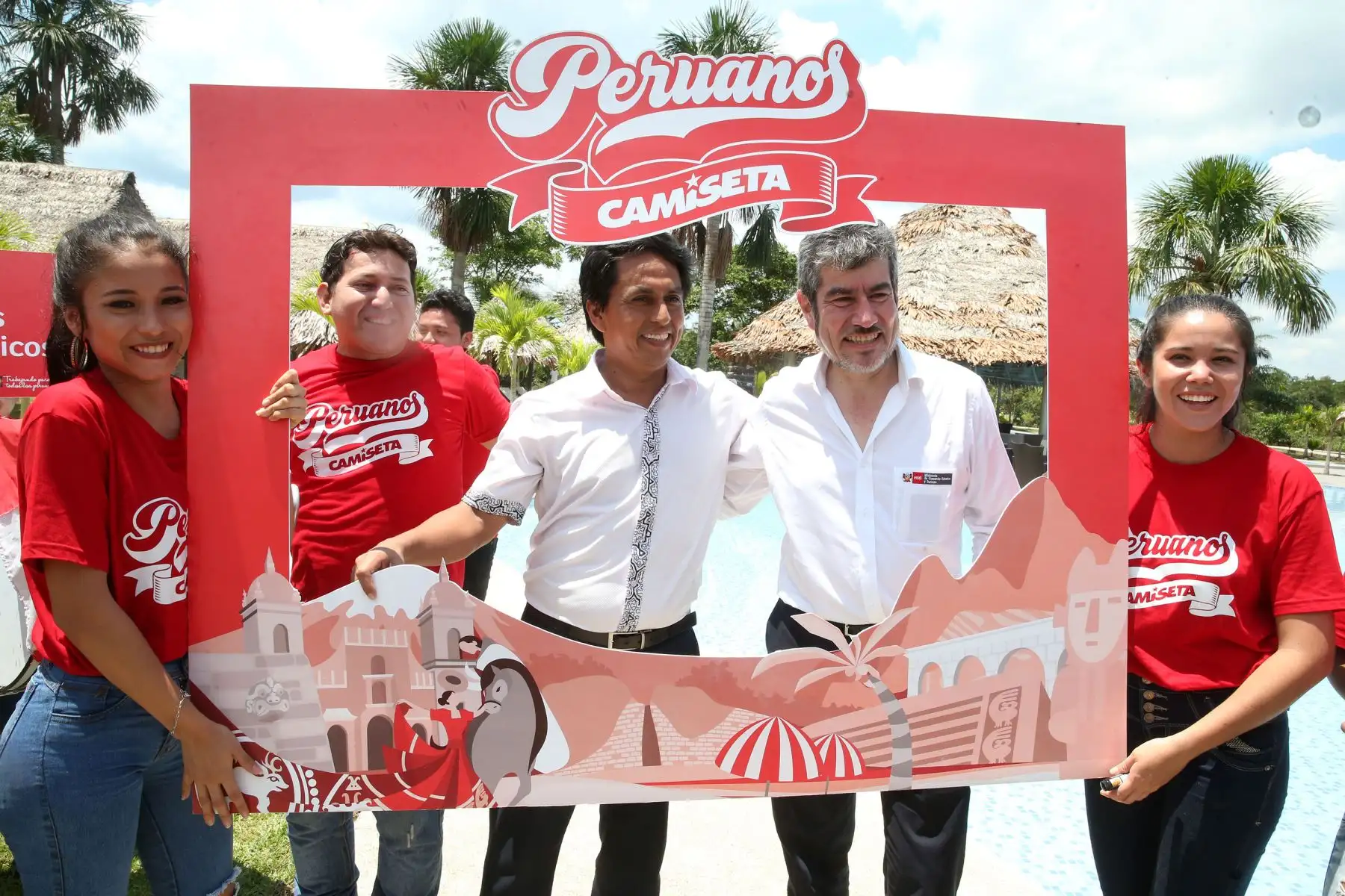 Viceministro de Turismo, Rogers Valencia, y gobernador regional de Loreto, Fernando Meléndez, encabezan ceremonia por el Día Mundial del Turismo en Loreto. ANDINA/Vidal Tarqui