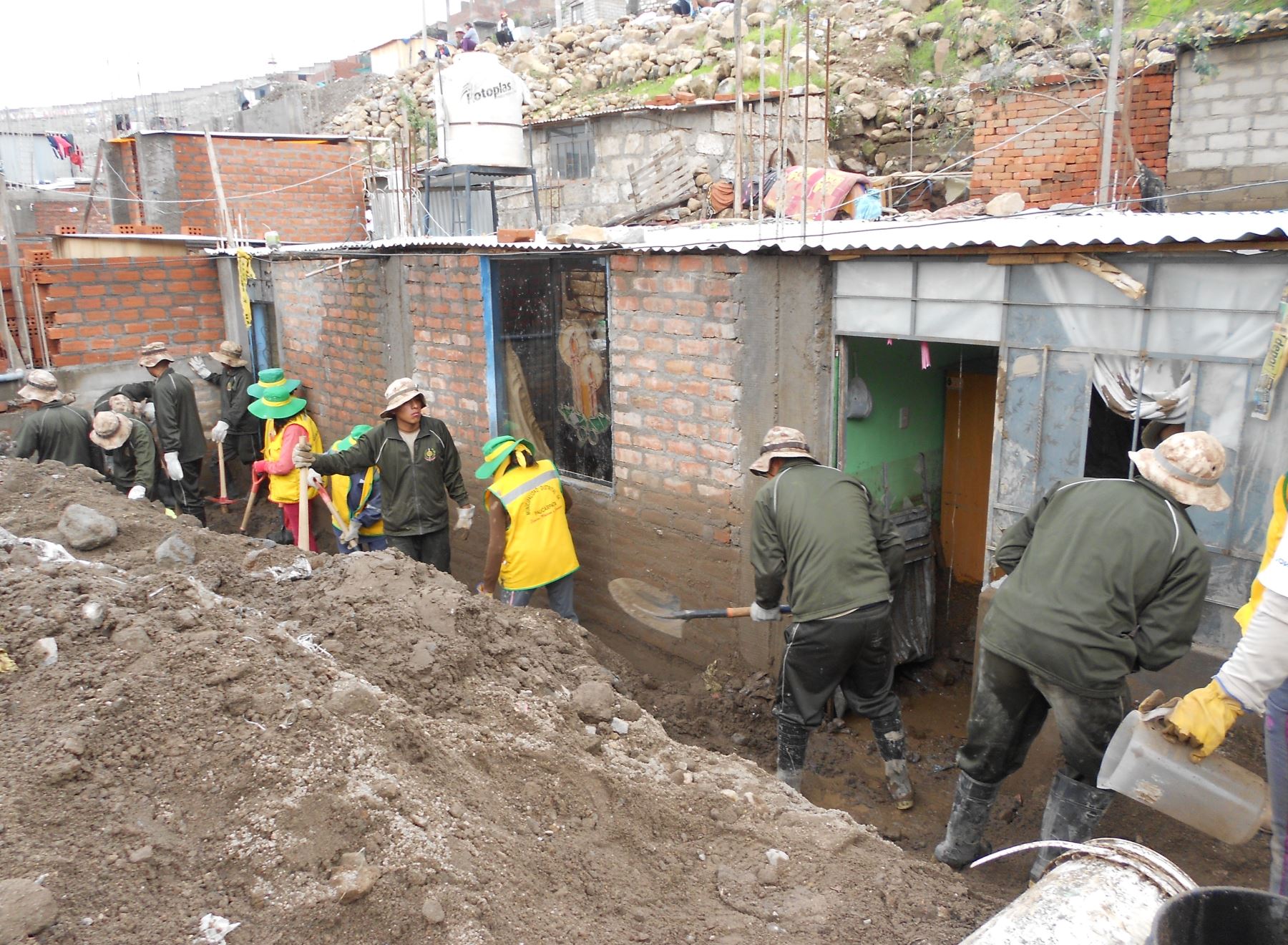 Advierten que 30,000 habitantes viven en zonas de riesgo en Arequipa. Foto: ANDINA