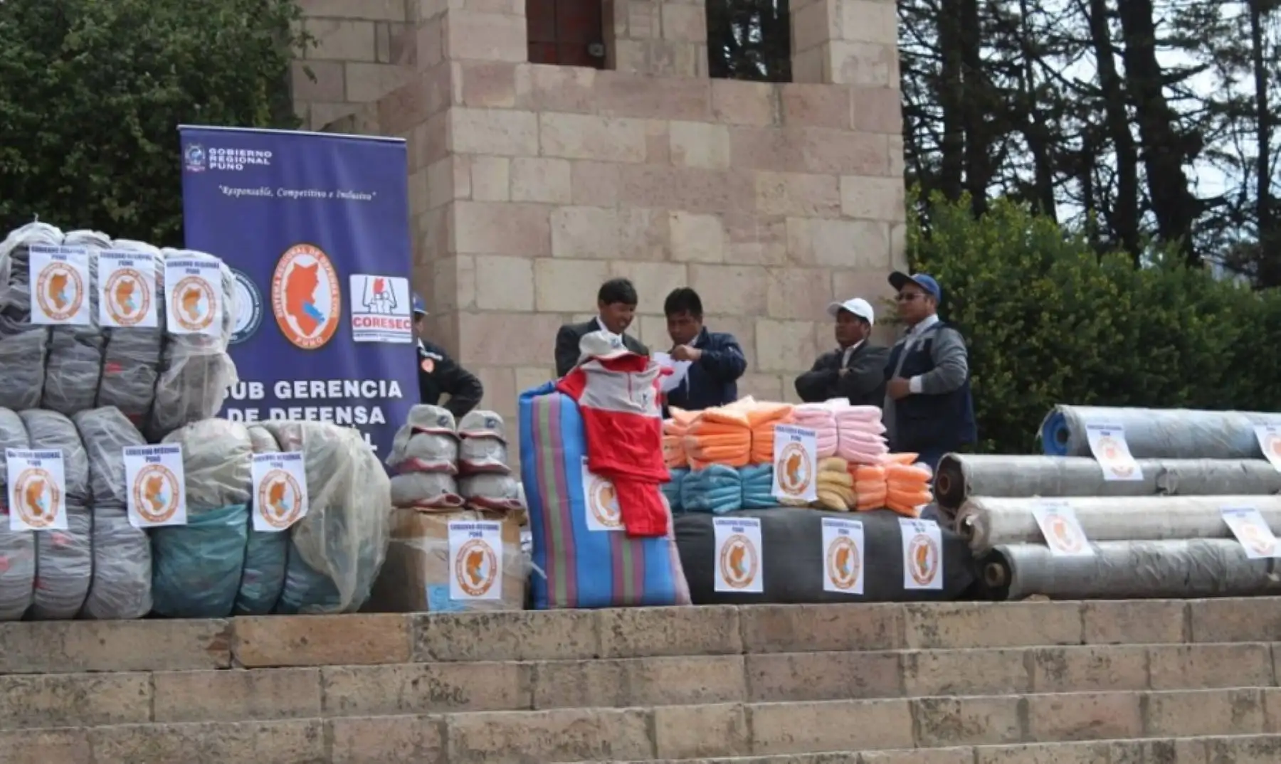 Ministra de Cultura, Patricia Balbuena encabeza la entrega de ayuda humanitaria a poblados afectados por las heladas en Huánuco. ANDINA/Difusión