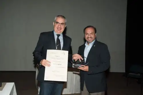 Alcalde recibió premio a nombre de municipio. Foto: Difusión