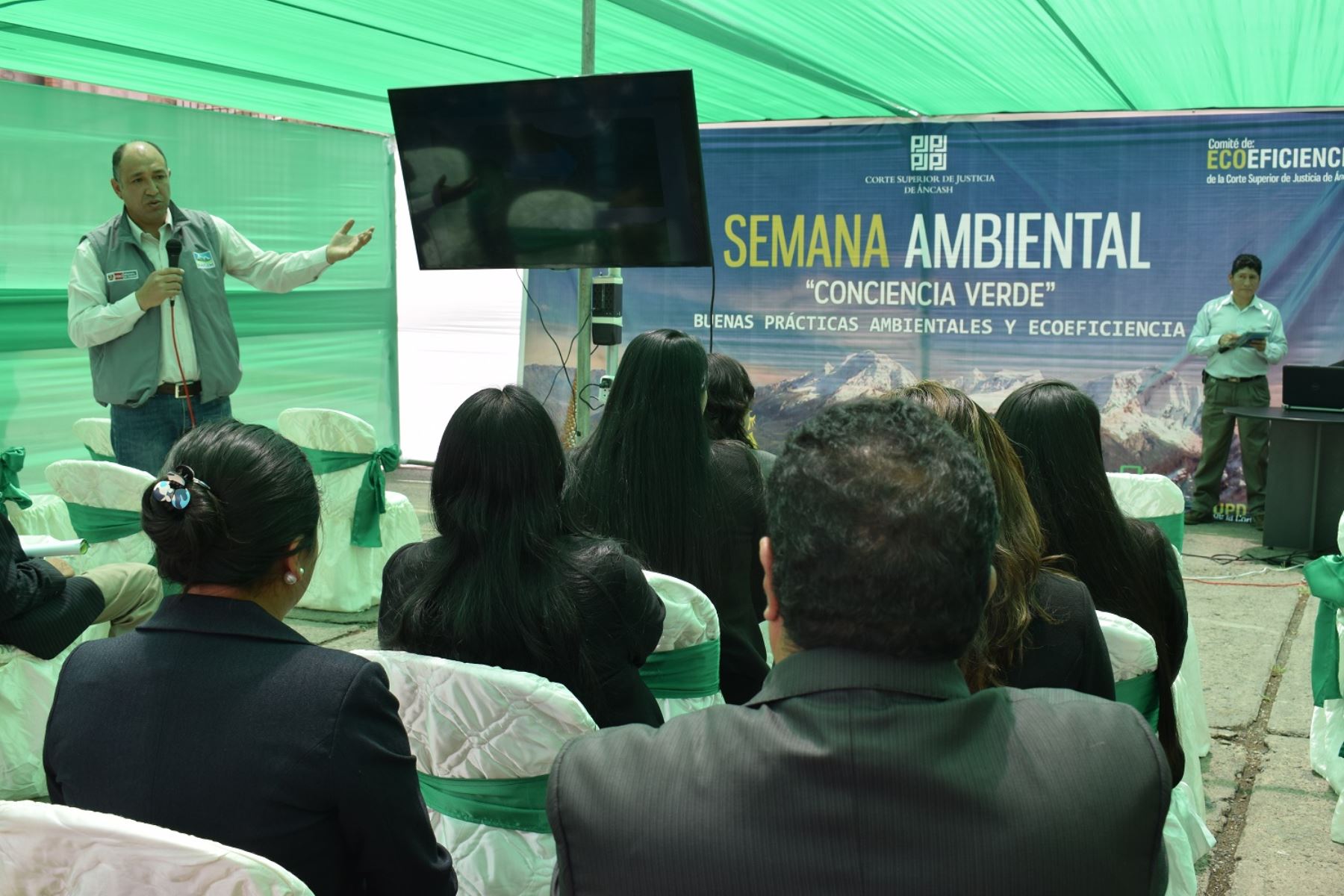 Huaracinos conocen impacto del cambio climático en los glaciares. ANDINA/Difusión