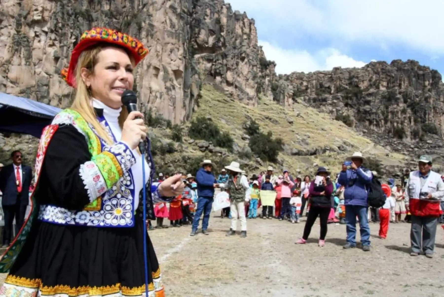 La ministra de Desarrollo e Inclusión Social, Fiorella Molinelli, anunció hoy el inicio del programa Haku Wiñay (“Vamos a Crecer”, en quechua) que beneficiará a 400 familias del distrito de Suyckutambo, ubicado a 4,500 metros sobre el nivel del mar, en la provincia cusqueña de Espinar.