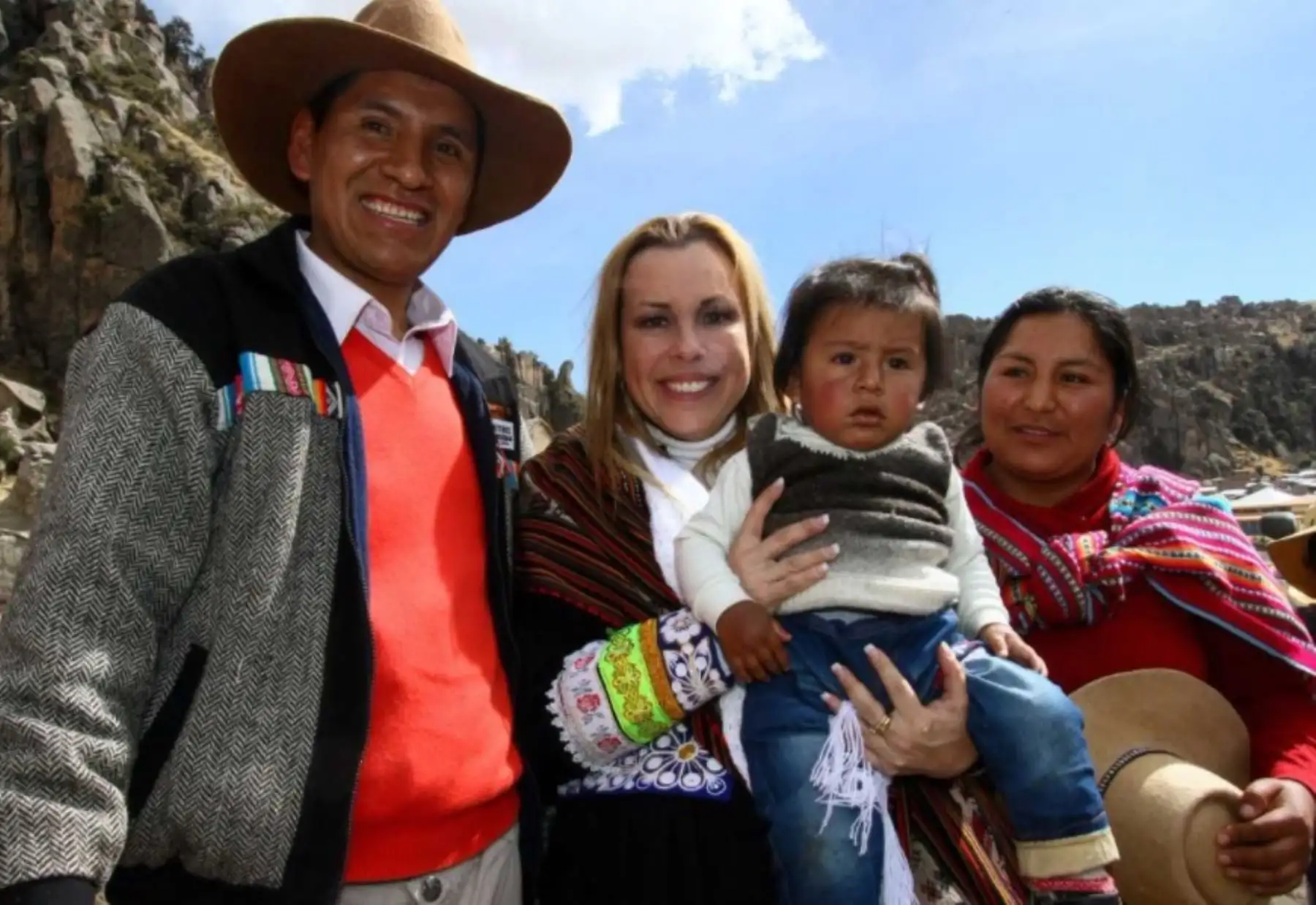 La ministra de Desarrollo e Inclusión Social, Fiorella Molinelli, anunció hoy el inicio del programa Haku Wiñay (“Vamos a Crecer”, en quechua) que beneficiará a 400 familias del distrito de Suyckutambo, ubicado a 4,500 metros sobre el nivel del mar, en la provincia cusqueña de Espinar.