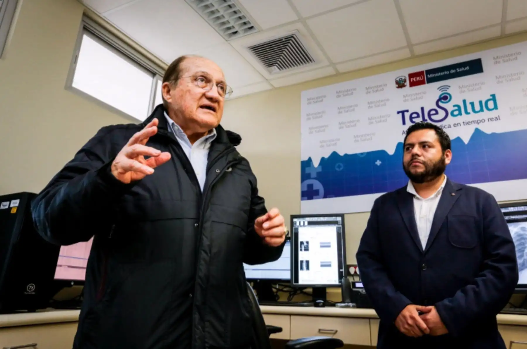 Ministro de Salud, Fernando D’Alessio visitó el Hospital de Emergencia de Villa El Salvador. Foto: Difusión.