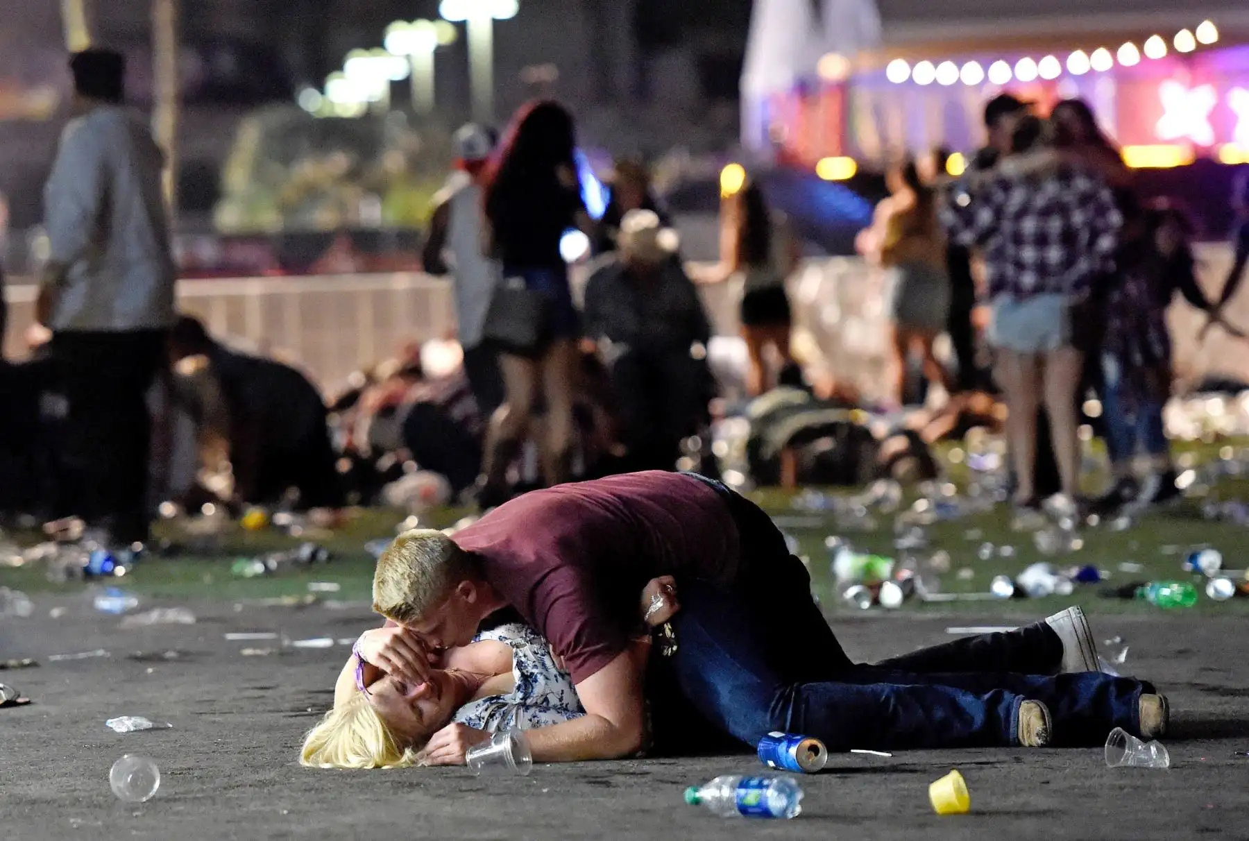 Más de 50 personas murieron y otras 200 resultaron heridas en un tiroteo desatado anoche durante un concierto de música country en Las Vegas. Foto: AFP