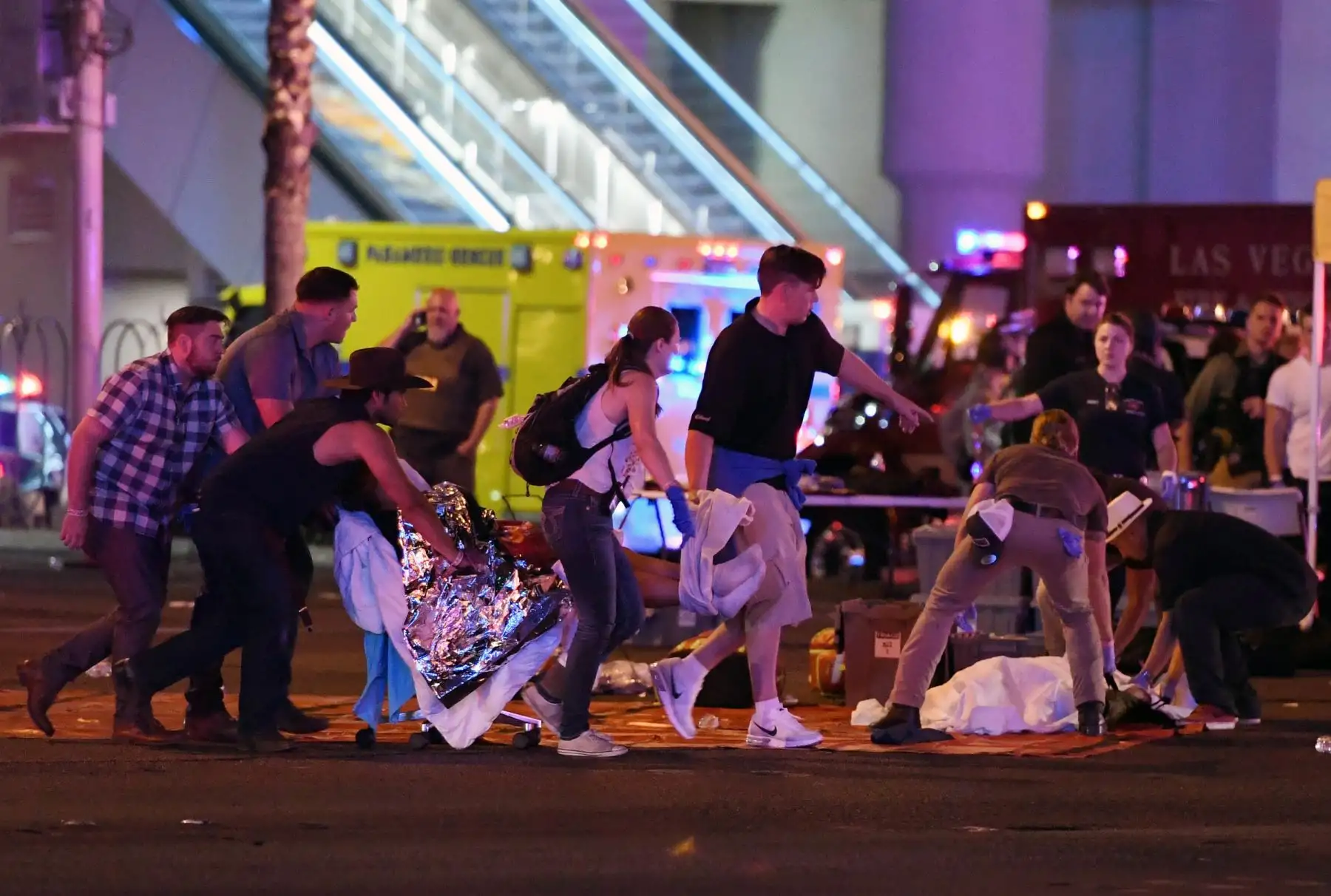 Más de 50 personas murieron y otras 200 resultaron heridas en un tiroteo desatado anoche durante un concierto de música country en Las Vegas. Foto: AFP