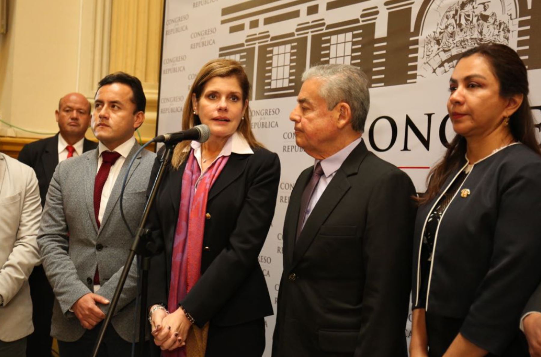 Mercedes Aráoz se reunió con los congresistas de Alianza Para el Progreso (APP). Foto: Difusión.