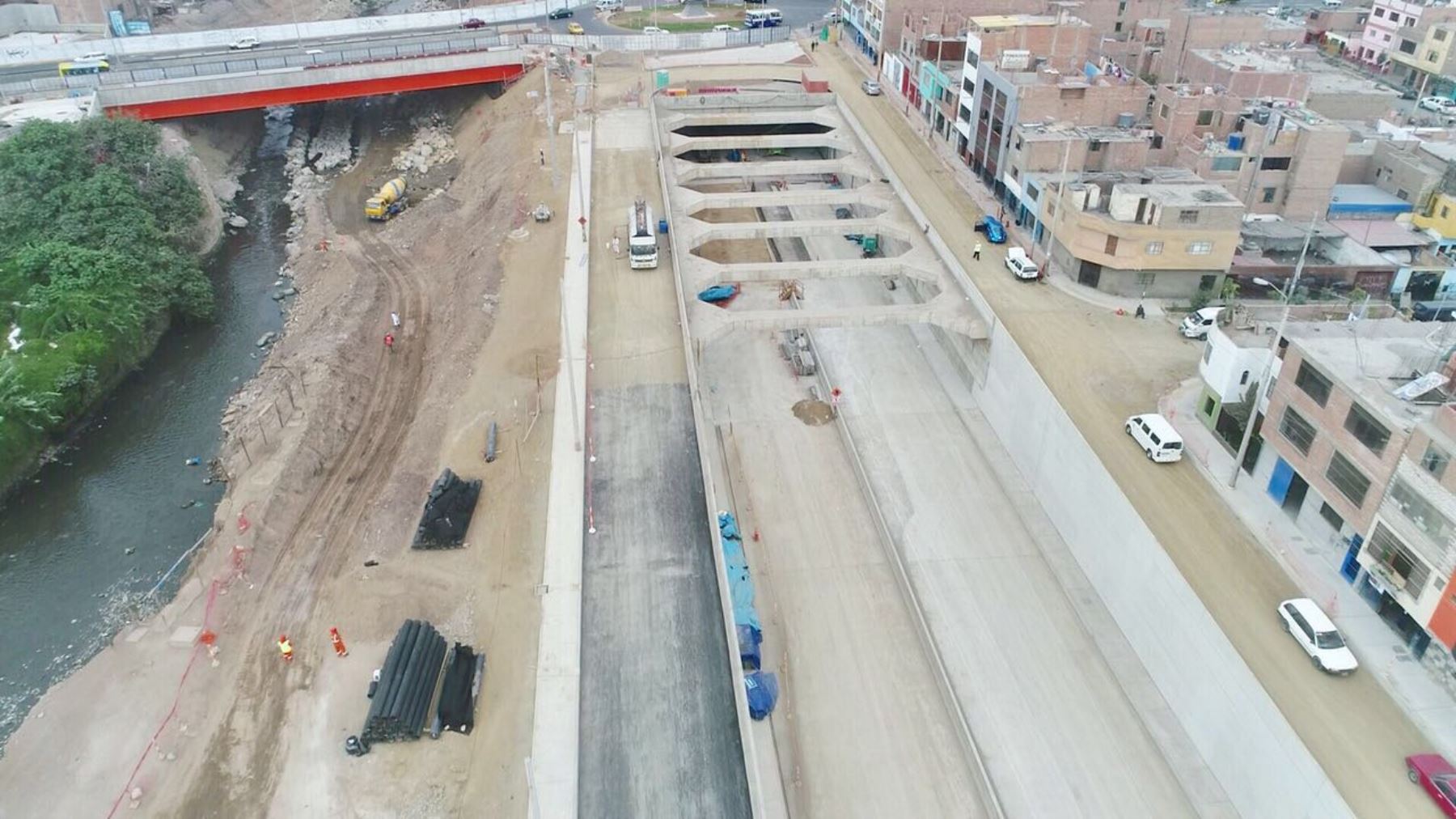 Alcalde anunció que culminó la construcción de las estructuras del viaducto N° 1 de la nueva Línea Amarilla. Foto: Difusión