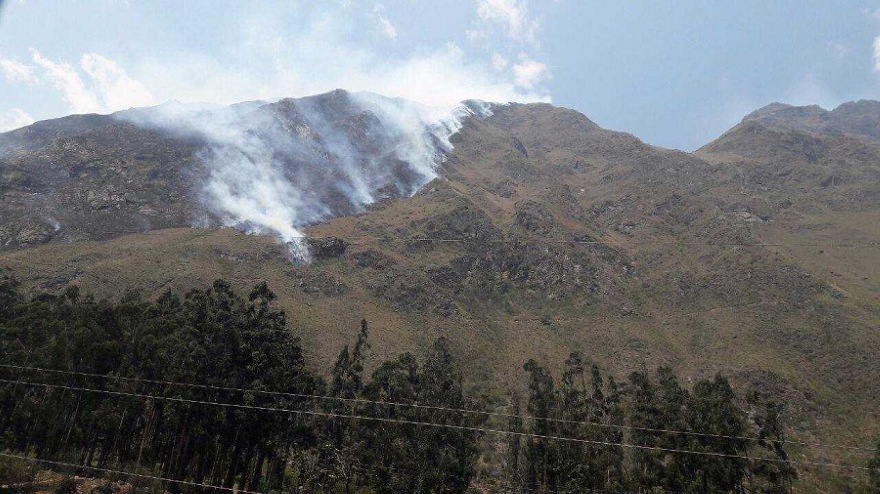 Un incendio afecta varias hectáreas de vegetación del sector Cusichaka del distrito de Machu Picchu, en la provincia cusqueña de Urubamba.