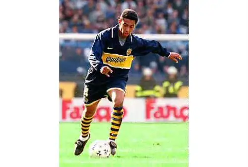 Ñol Solano a La Bombonera del Boca Juniors.