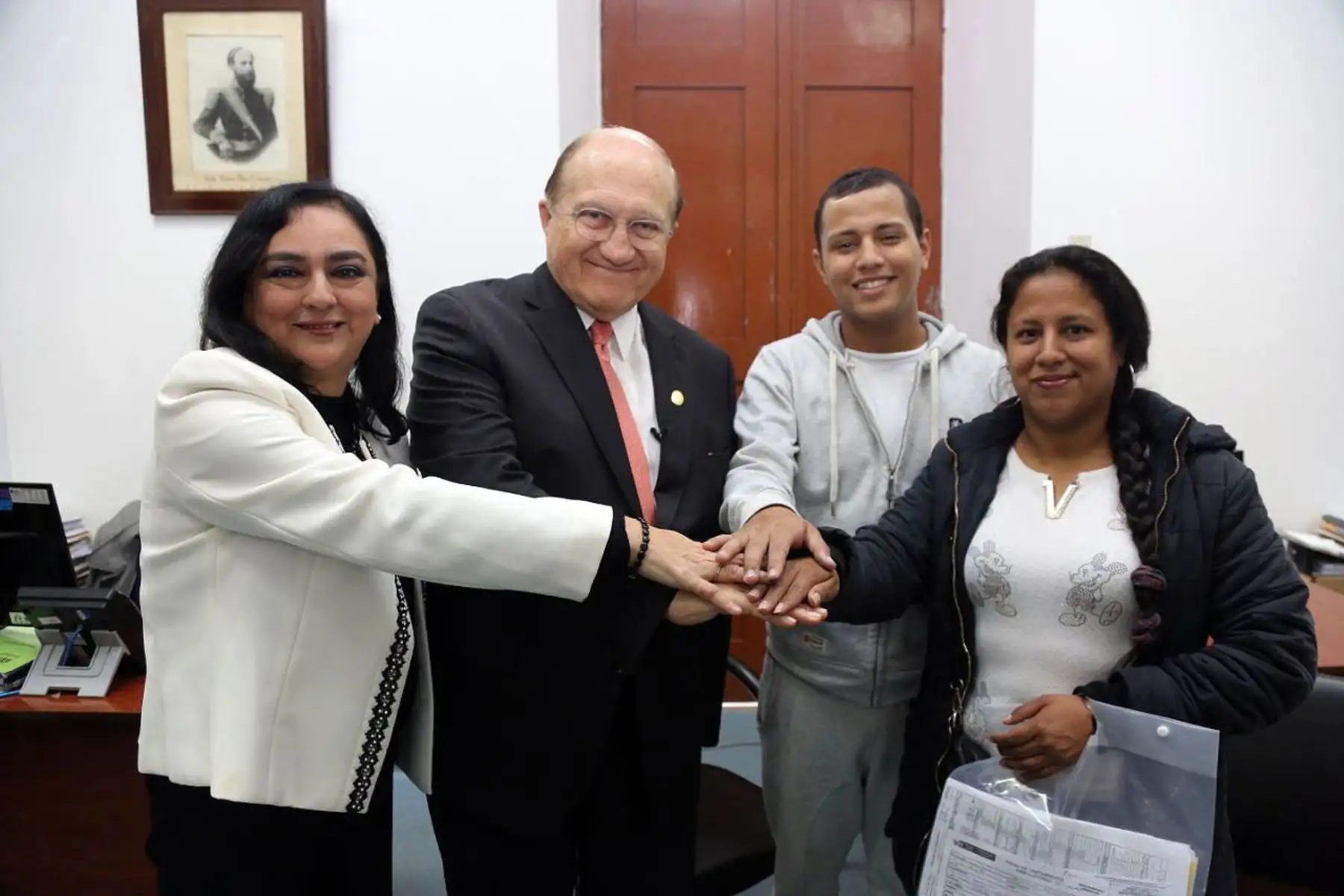 Ministro de Salud, Fernando D’Alessio, destacó operaciones exitosas como el del Campeón Nacional de Esgrima, Cristopher Castañeda Solano.