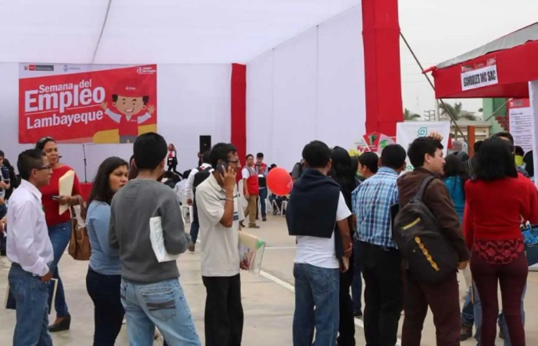 El Centro de Empleo de la Gerencia Regional de Trabajo y Promoción del Empleo y el Ministerio de Trabajo ofrecen 2,500 oportunidades laborales en la Semana del Empleo, que se inauguró en la Casa Comunal de la Juventud de la ciudad de Chiclayo, en la región Lambayeque.
