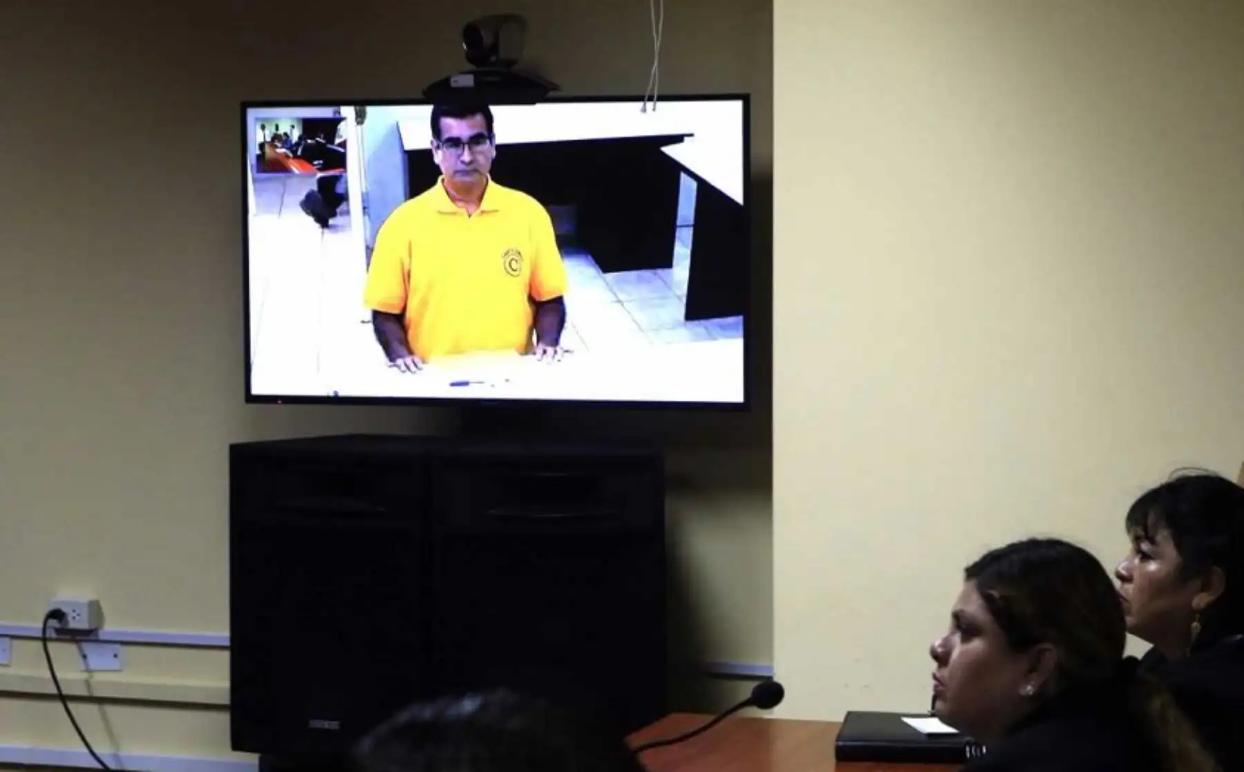 El titular del Sexto Juzgado de Investigación Preparatoria de la Corte de Justicia del Santa, Eudosio Escalante Arroyo, dispuso que el exgobernador regional de Áncash, César Álvarez, afronte juicio oral por los delitos de corrupción en la modalidad de malversación de fondos y colusión.