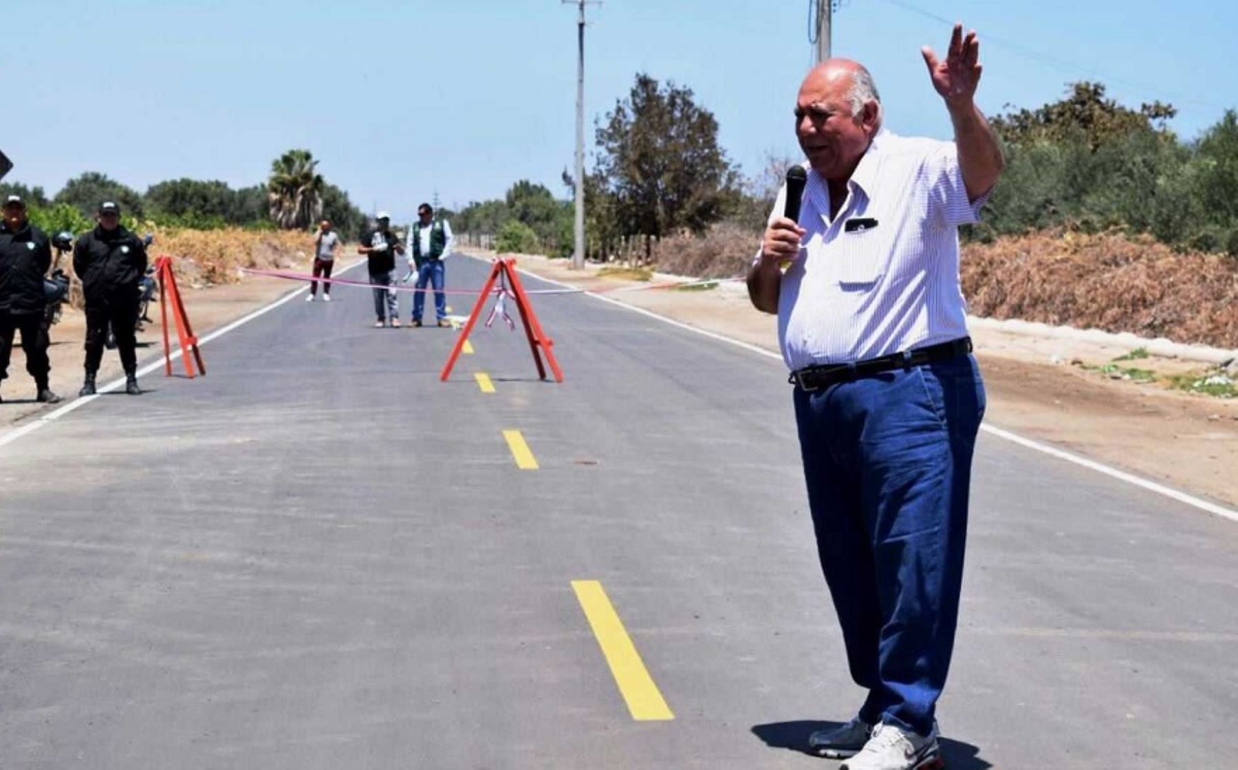La nueva carretera inaugurada por el alcalde provincial de Tacna, Luis Torres Robledo, en el distrito fronterizo de La Yarada-Los Palos, se convertirá en una importante vía que facilitará el transporte de los productos agrícolas y pesqueros, además de fomentar el turismo, sostuvo la autoridad edilicia.