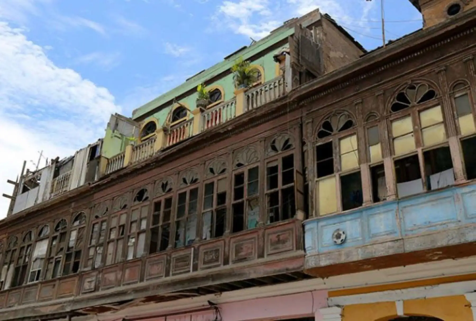 Viejas casonas del Callao están a punto de colapsar. Foto: Difusión
