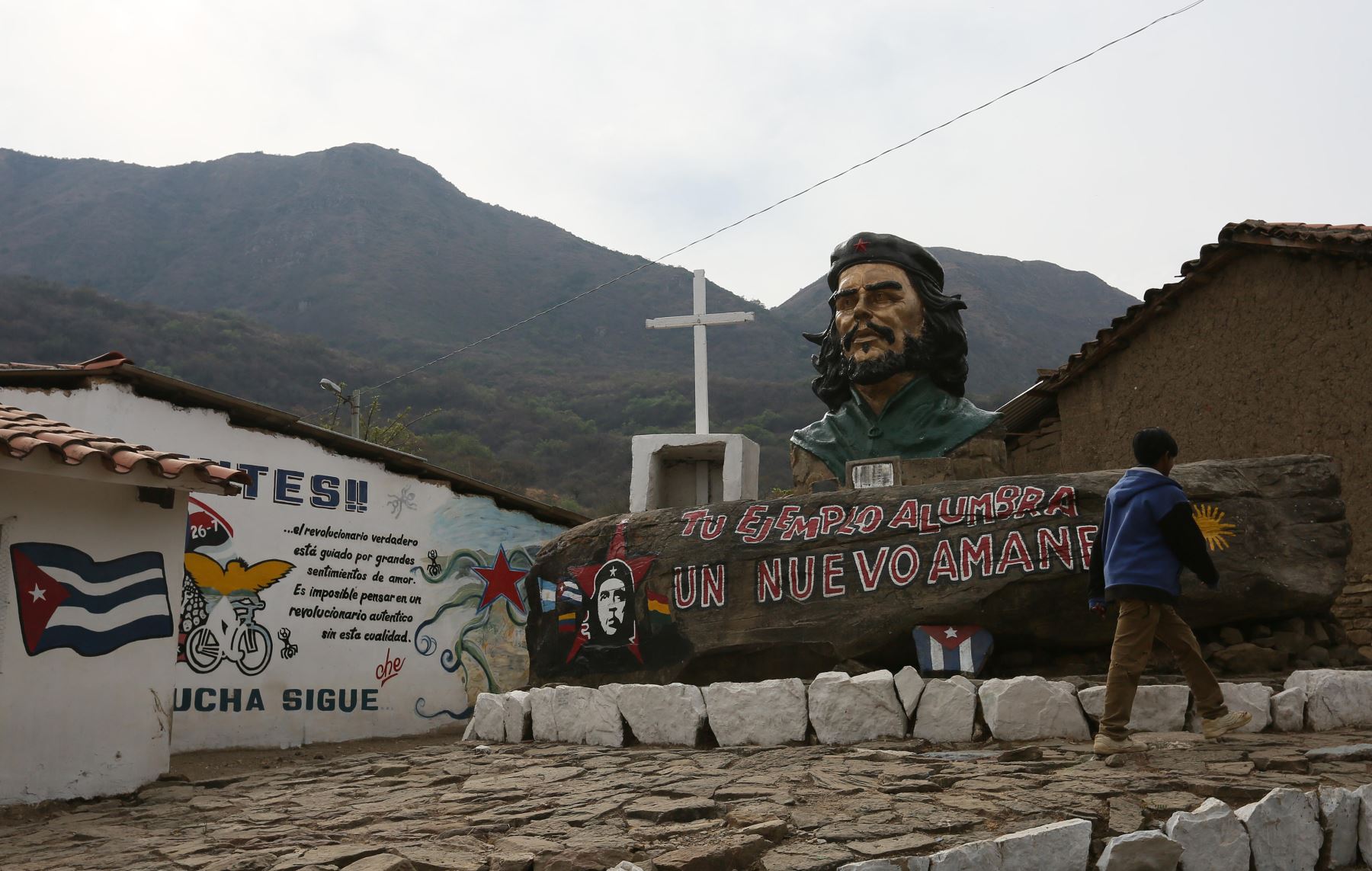 Monumento al "Che" Guevara en La Higuera, Bolivia. EFE.
