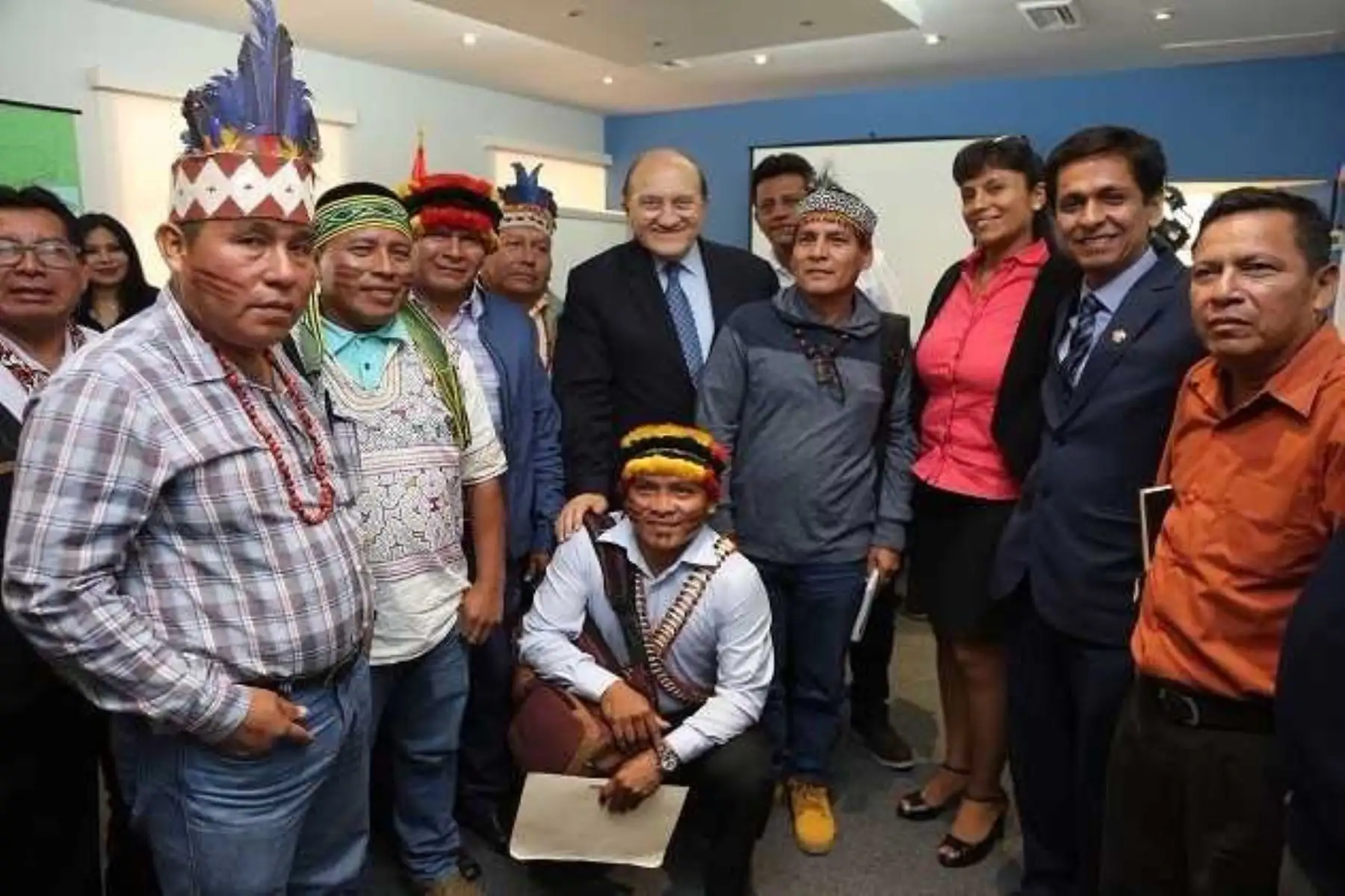El ministro de Salud, Fernando D’Alessio recibió en su despacho a los Apus de las cuencas de los ríos Chambira, Pastaza, Marañón, Tigre y Corrientes de la región Loreto, con el objetivo de dialogar sobre las alternativas de solución a los problemas de salud de las cinco cuencas que agrupa a más de 90,000 pobladores.