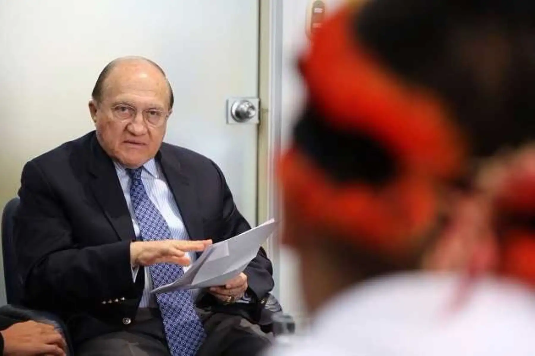 El ministro de Salud, Fernando D’Alessio recibió en su despacho a los Apus de las cuencas de los ríos Chambira, Pastaza, Marañón, Tigre y Corrientes de la región Loreto, con el objetivo de dialogar sobre las alternativas de solución a los problemas de salud de las cinco cuencas que agrupa a más de 90,000 pobladores.