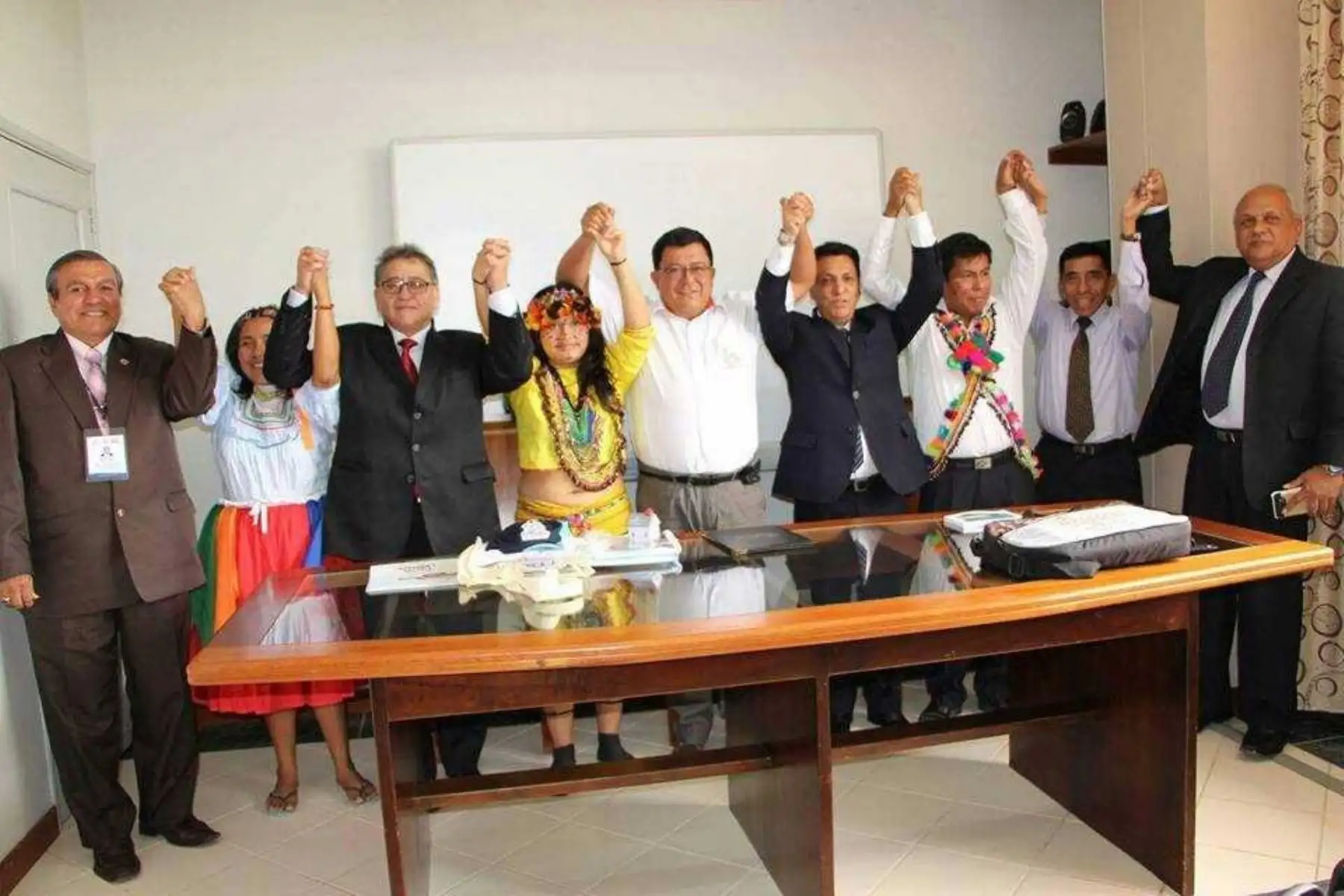 El gobierno regional de San Martín y el Instituto Nacional de Estadística e Informática (INEI) suscribieron un convenio de cooperación institucional para trabajar en las labores preparatorias y ejecución de los Censos Nacionales 2017: XII de Población, VII de Vivienda y III de Comunidades Indígenas 2017, que se realizarán el próximo domingo 22 de octubre.