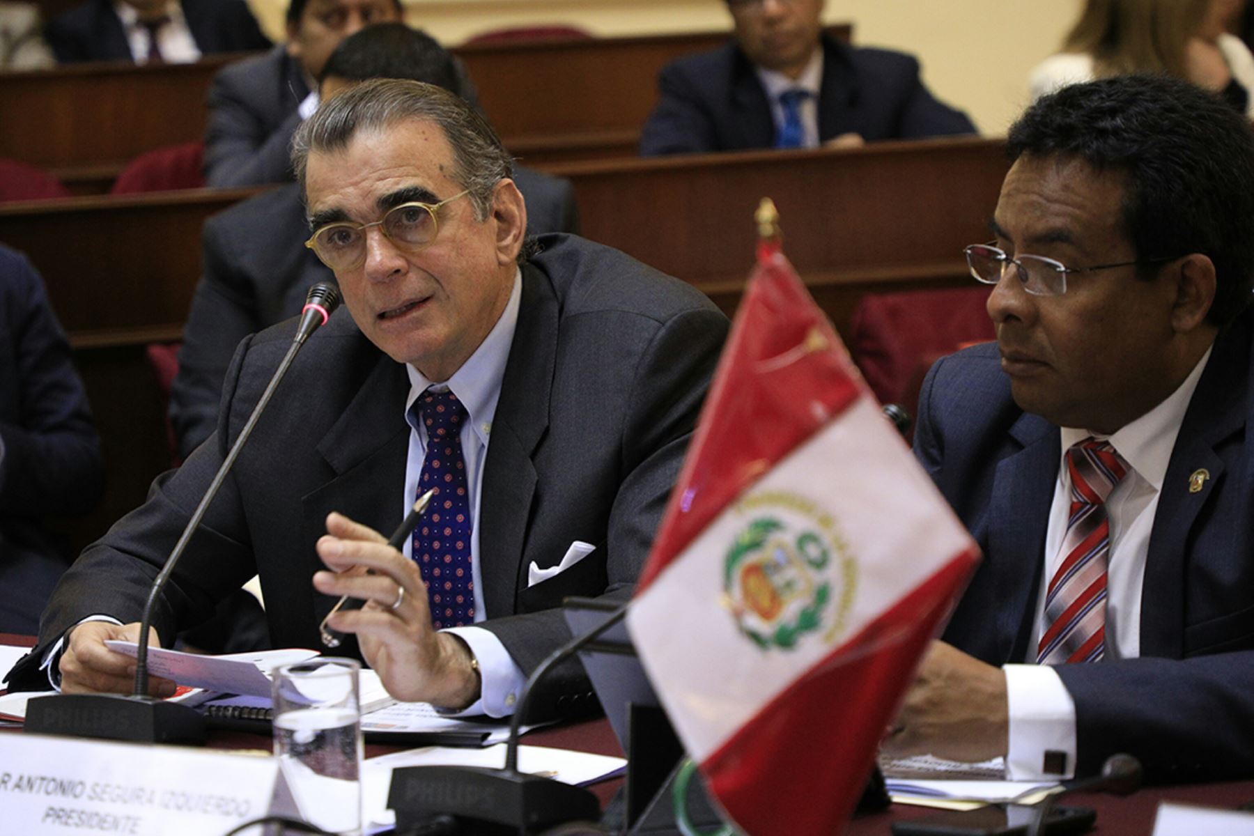 Ministro Pedro Olaechea en el Congreso de la República.
