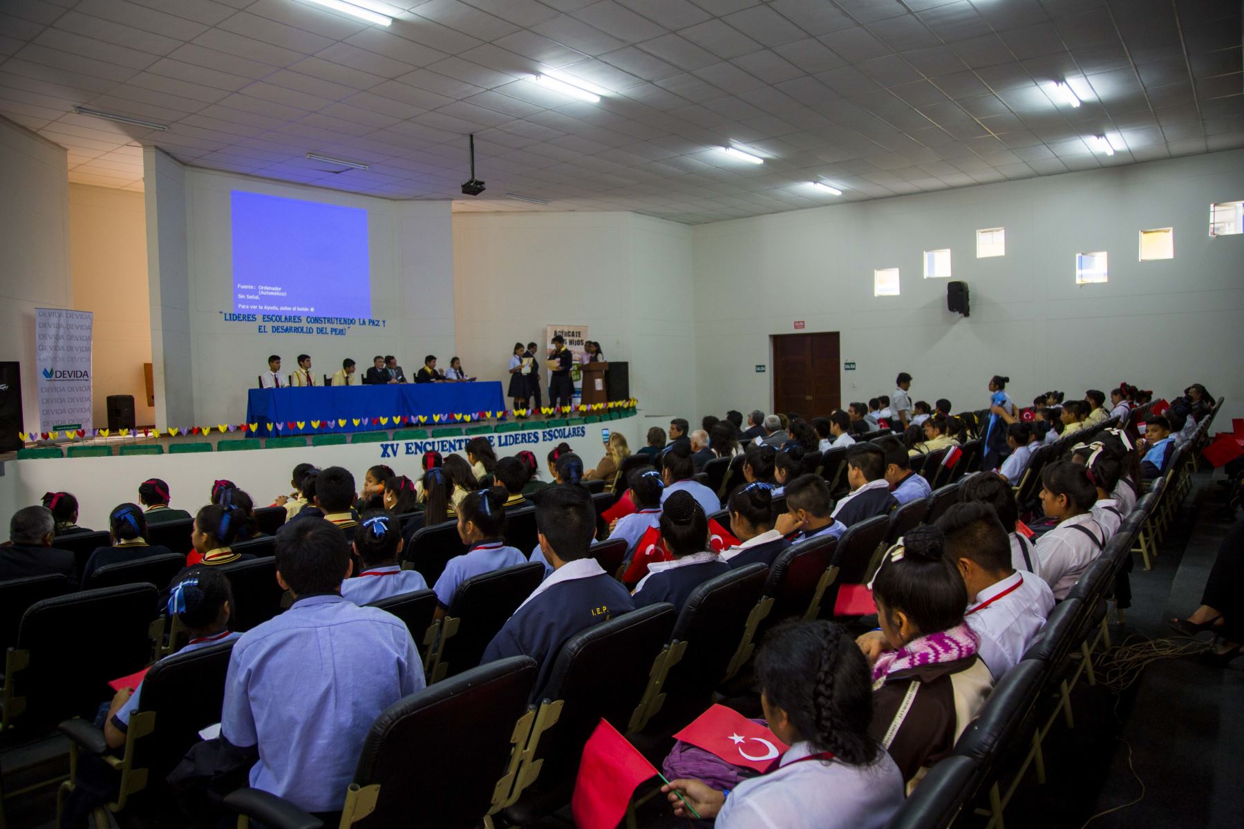 Nobel de Química 2015, Azis Sancar, se reunió con escolares de El Porvenir. ANDINA/Luis Puell