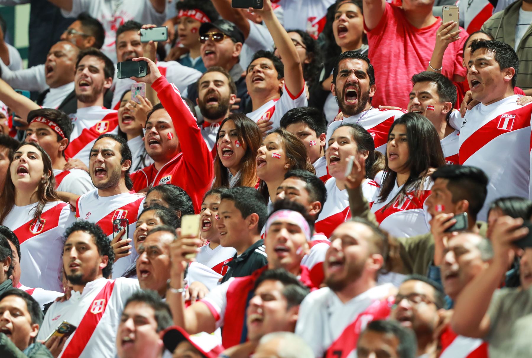 La Selección Peruana de Fútbol se enfrenta a su similar de Colombia por las eliminatorias sudamericanas a la Copa Mundial de la FIFA Rusia 2018. Foto: ANDINA/Carlos Lezama