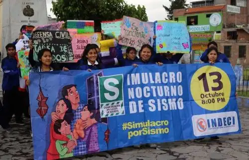 El Instituto Nacional de Defensa Civil (Indeci) exhortó hoy a la población en general a participar en el simulacro nocturno por sismo programado para mañana viernes a las 8 de la noche, con la finalidad de fortalecer la capacidad de respuesta ante situaciones de emergencia generadas por fenómenos naturales como los sismos y tsunamis.