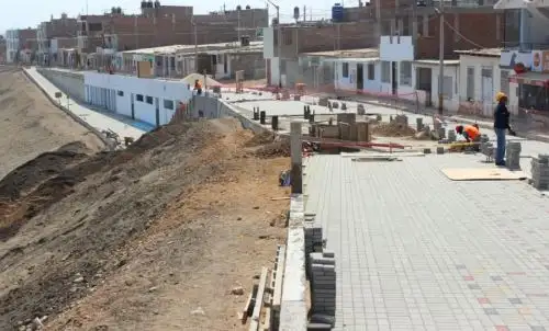 El Ministerio de Comercio Exterior y Turismo, a través del Plan Copesco Nacional, informó que la construcción del malecón turístico del puerto de Malabrigo, ubicado en el distrito de Rázuri, región La Libertad, registra un avance del 60 por ciento.