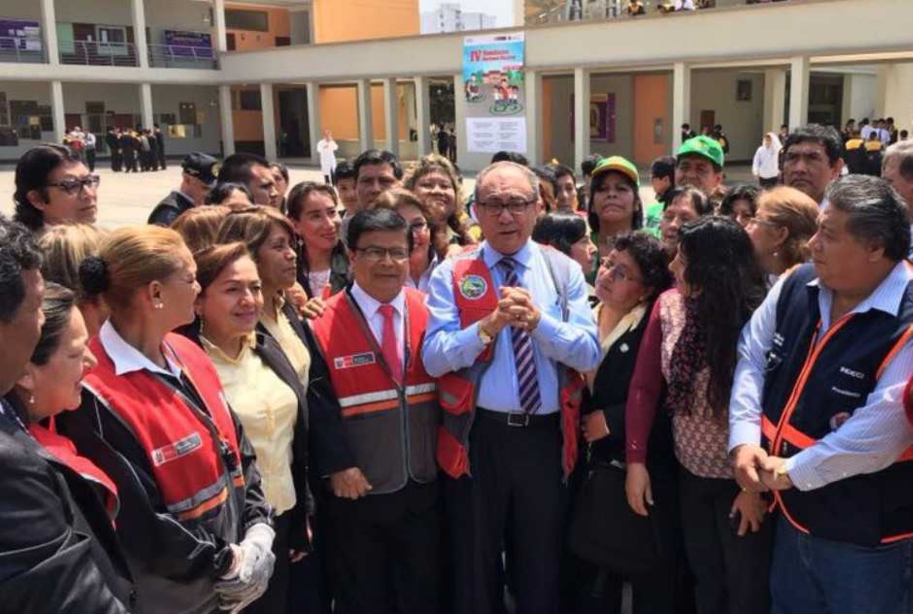 Durante IV Simulacro Nacional Escolar. Ministro de Educación, Idel Vexler, declaró que espera que maestros no apoyen paro anunciado.