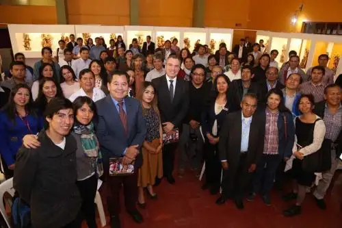 Como parte del proceso de concertación para la elaboración de la Política Nacional de Cultura, el ministro Salvador del Solar se reunió en la ciudad de Huamanga con 80 representantes de distintos sectores de las industrias culturales de la región Ayacucho para comprender sus problemáticas y conocer las oportunidades a nivel local y regional.