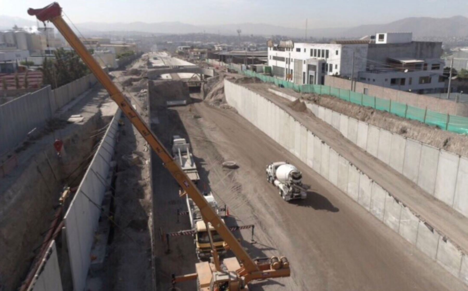 La construcción del tramo III de la nueva variante de Uchumayo registra un nivel de avance del 67%, destacó la gobernadora regional Yamila Osorio, quien supervisó el desarrollo de esta importante obra vial que mejorará notablemente el acceso a la ciudad de Arequipa.