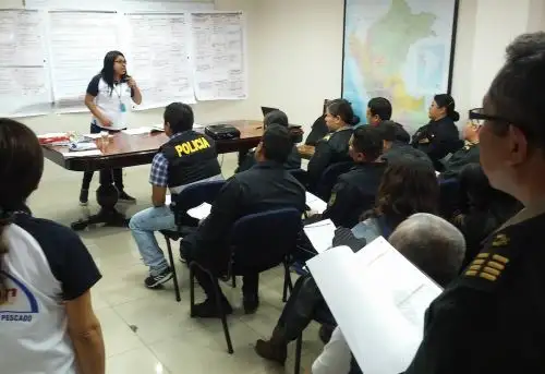 INEI capacita a policías de Chimbote que empadronarán a sus colegas. ANDINA