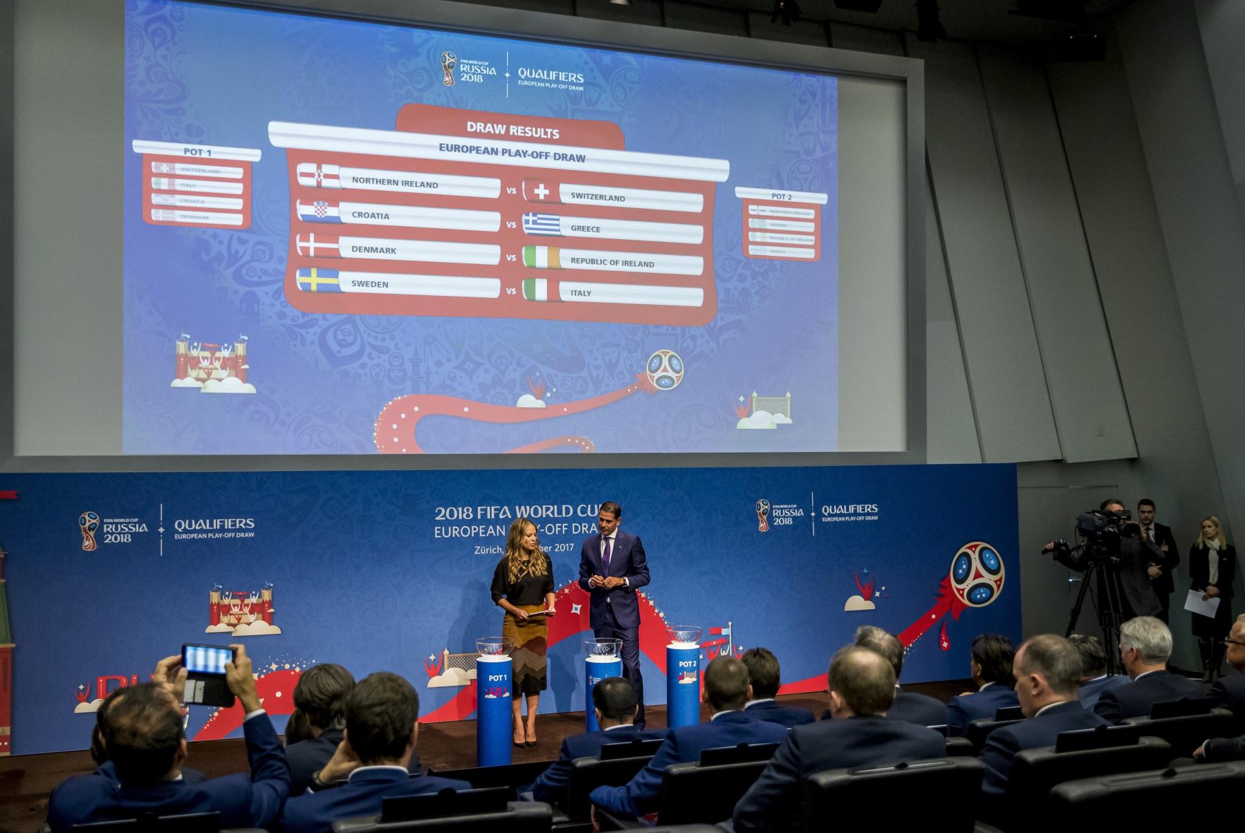 El exfutbolista español Fernando Hierro en el sorteo de repesca del Mundial de Rusia 2018. Foto: Efe.