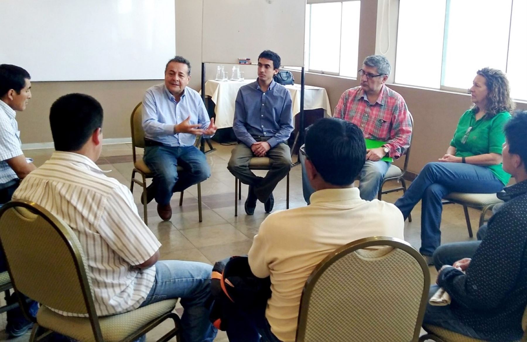 Reunión de coordinación entre representantes de Sierra y Selva Exportadora, el proyecto minero Cañariaco y líderes comunales. Foto: Cortesía.