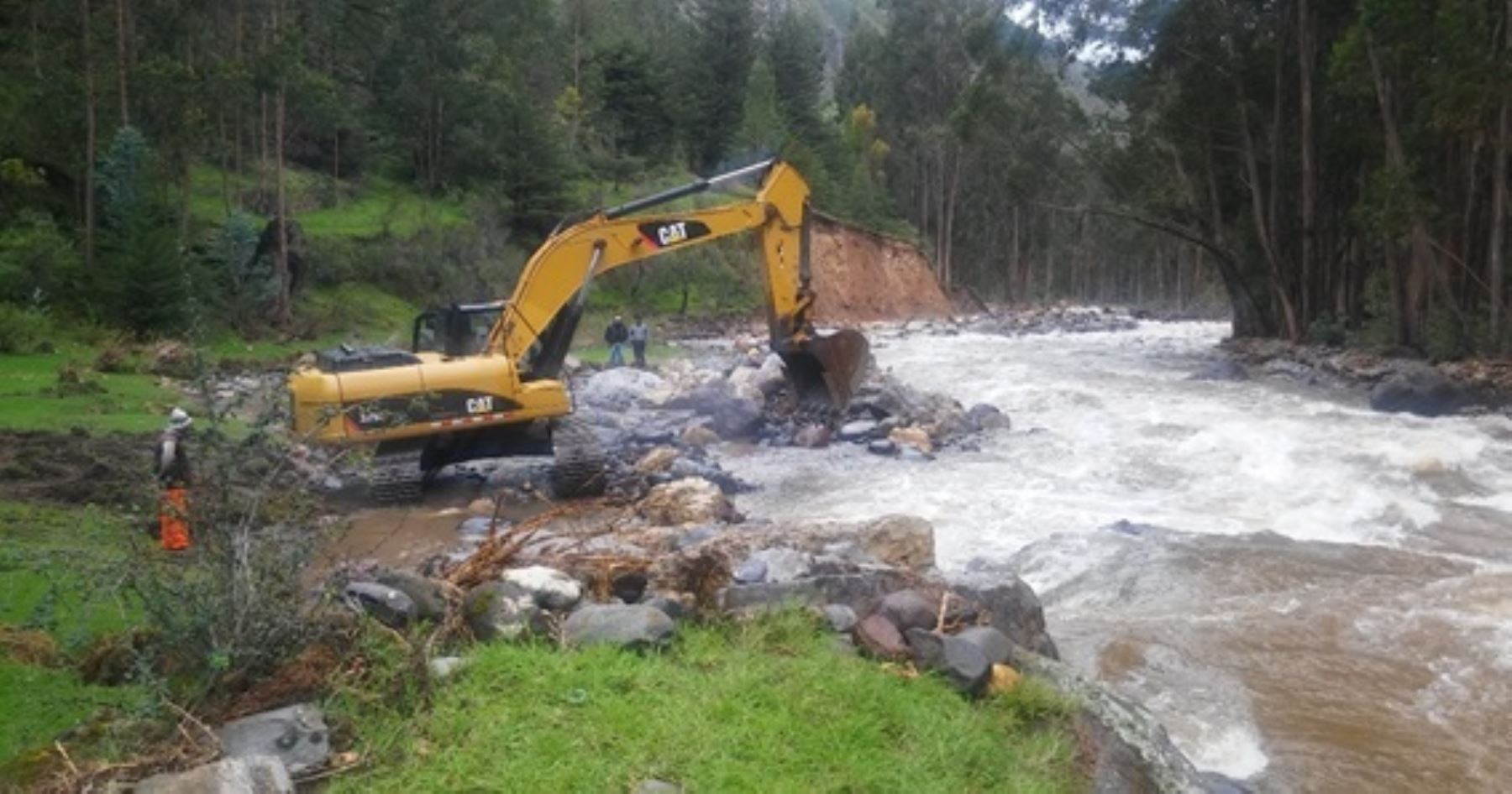 El proyecto contempla descolmatación y limpieza, así como la construcción de defensas ribereñas en las márgenes izquierda y derecha del río Sicra, ubicado en el distrito de Lircay, provincia huancavelicana de Angaraes.