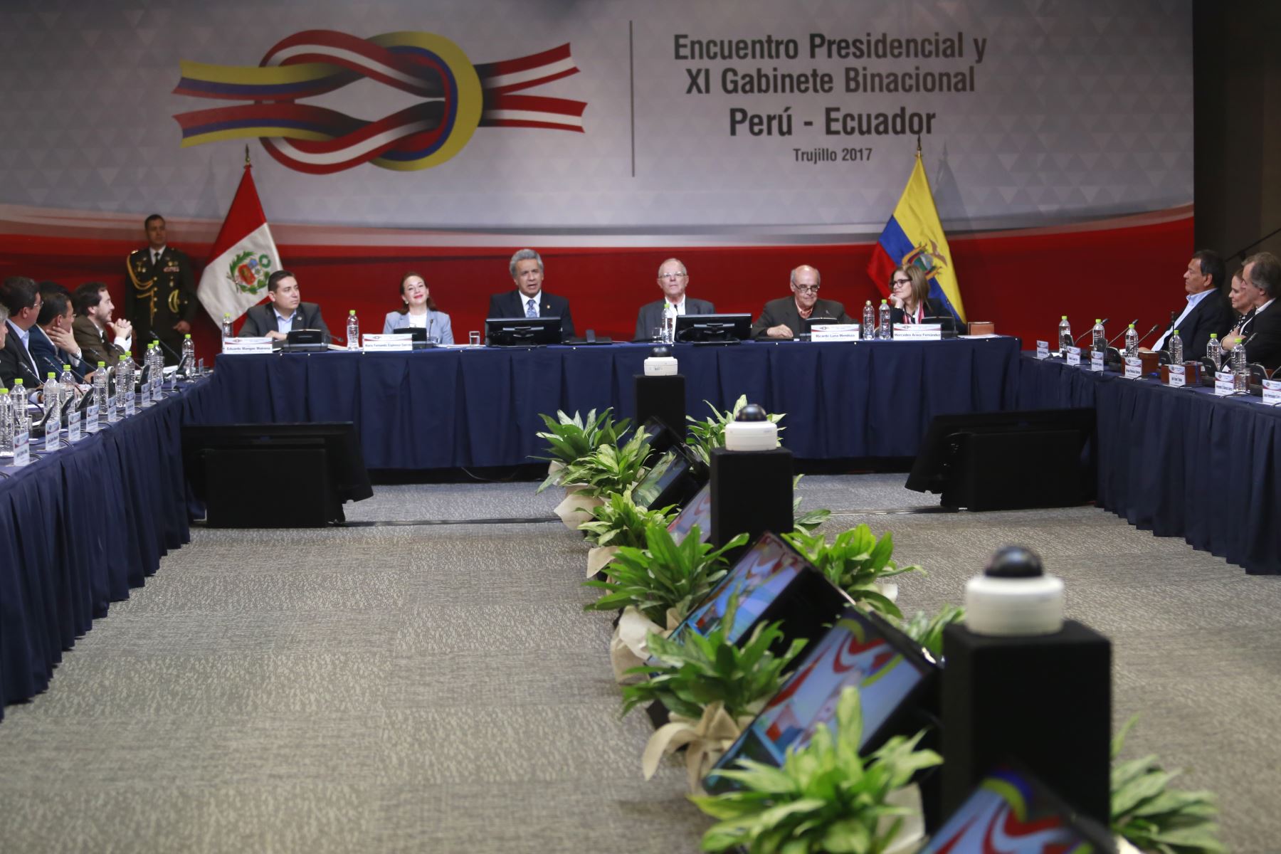 Los jefes de Estado de Perú, Pedro Pablo Kuczynski, y de Ecuador, Lenín Moreno, presiden  en Trujillo, región La Libertad, el XI Gabinete Binacional. Foto: ANDINA/ Prensa Presidencia