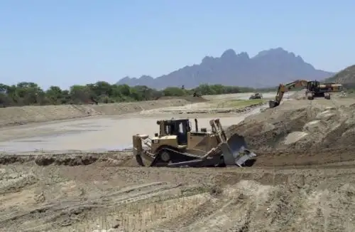 El Programa Subsectorial de Irregaciones (PSI) del Ministerio de Agricultura y Riego (Minagri) avanza con la descolmatación del tramo I del río Olmos, en la región Lambayeque, que comprende una longitud de 7 kilómetros.