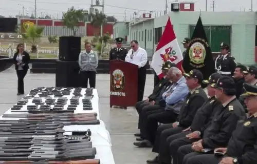 La Superintendencia Nacional de Control de Servicios de Seguridad, Armas, Municiones y Explosivos de Uso Civil (Sucamec) realizó la décimo quinta donación de armamento a la Policía Nacional del Perú (PNP) con la entrega de 100 armas de fuego a la Escuela Técnico Superior de la PNP de Chimbote.