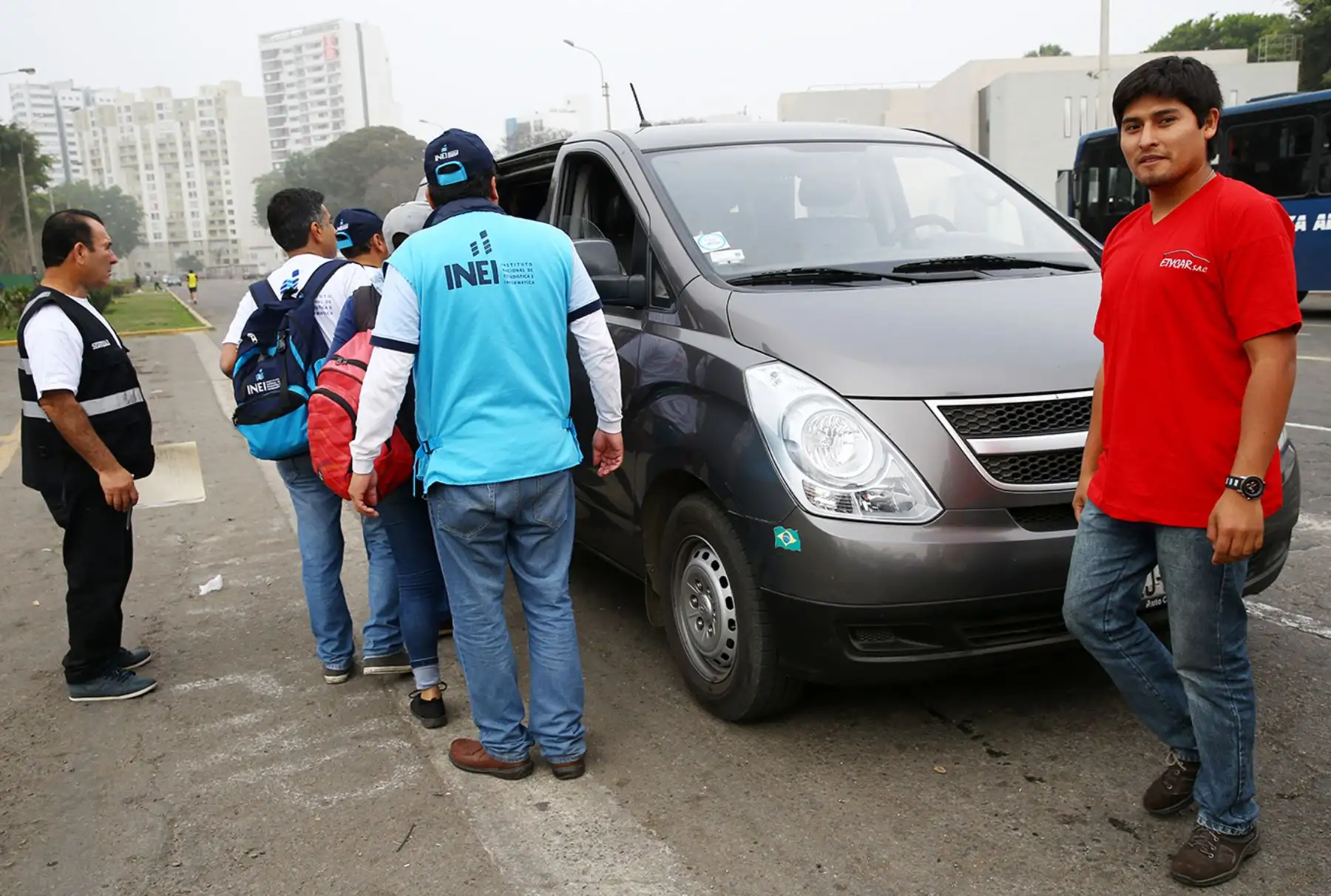 LIMA PERÚ, OCTUBRE 22. Empadronadores debidamente acreditados  listos para iniciar su labor en el Censo Nacional 2017.   Foto: ANDINA/Melina Mejía