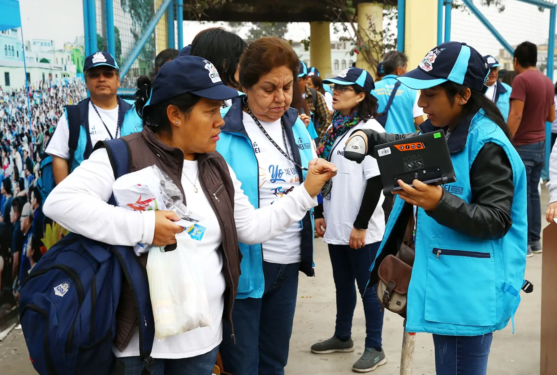LIMA PERÚ, OCTUBRE 22. Empadronadores debidamente acreditados  listos para iniciar su labor en el Censo Nacional 2017.   Foto: ANDINA/Melina Mejía