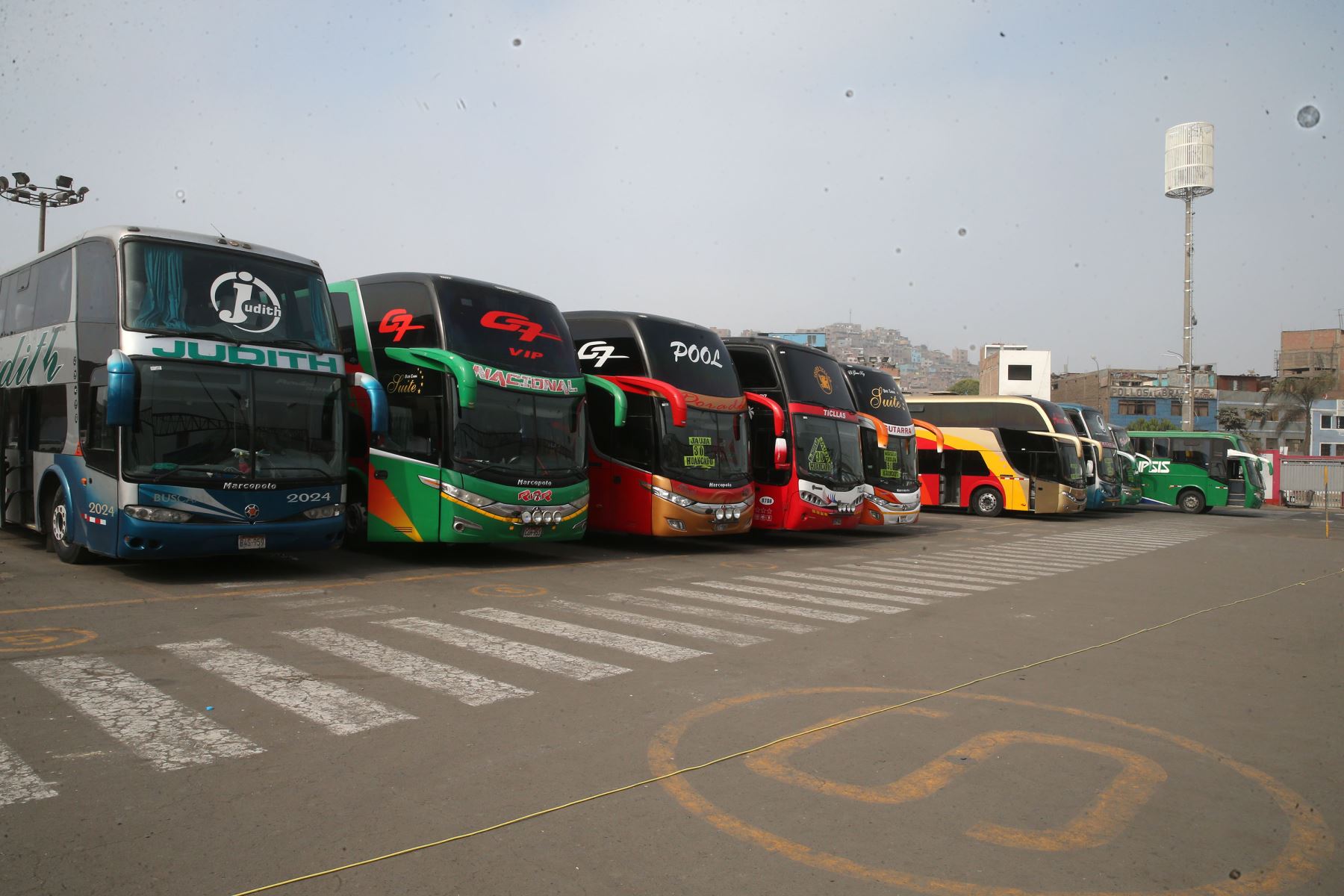 Transportistas interprovinciales rechazan dictamen que permite a minivanes realizar servicios interprovincial. ANDINA/Vidal Tarqui