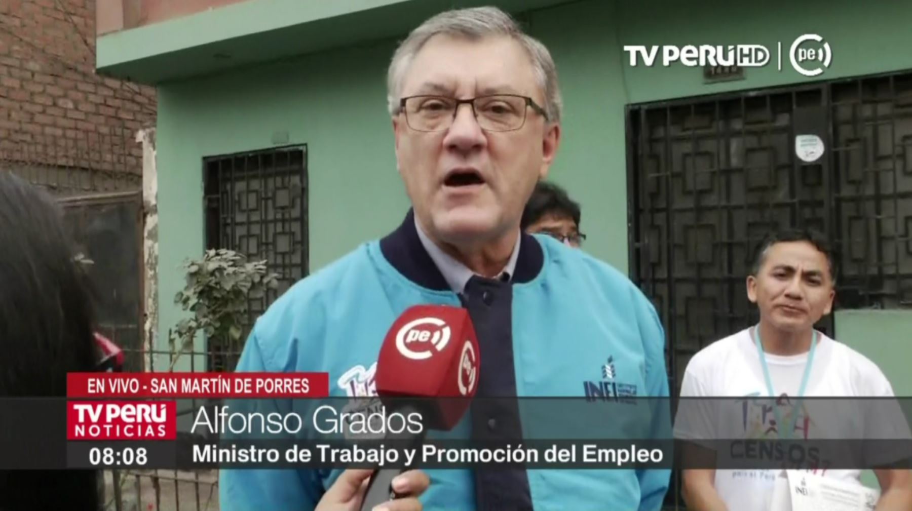 Ministro de Trabajo, Alfonso Grados, supervisa el Censo 2017 en San Martín de Porres. Foto: Captura de TV.