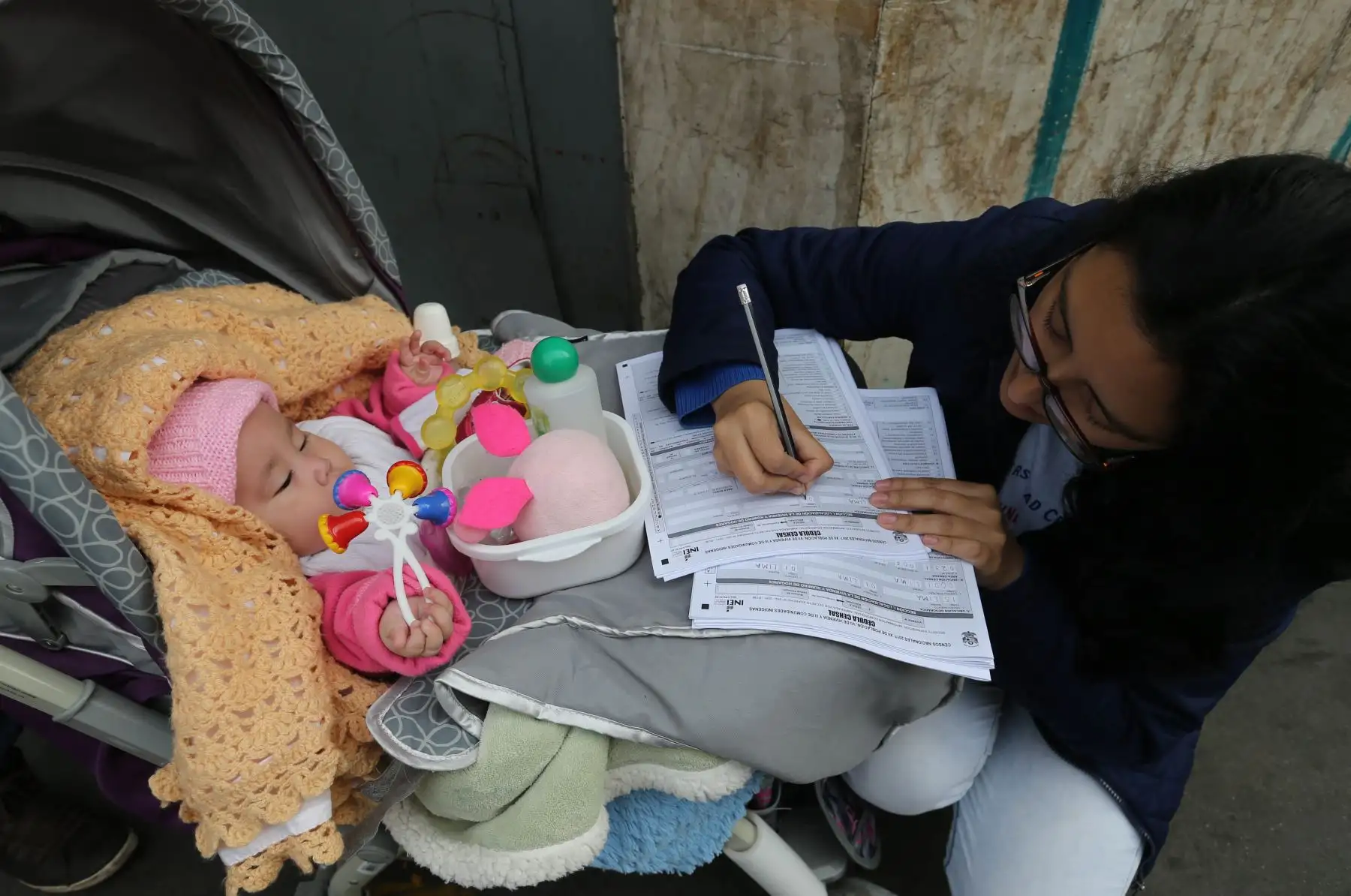LIMA PERÚ, OCTUBRE 22. Empadronadores debidamente acreditados inician su labor en el Censo Nacional 2017. Foto: ANDINA/ Norman Cordova