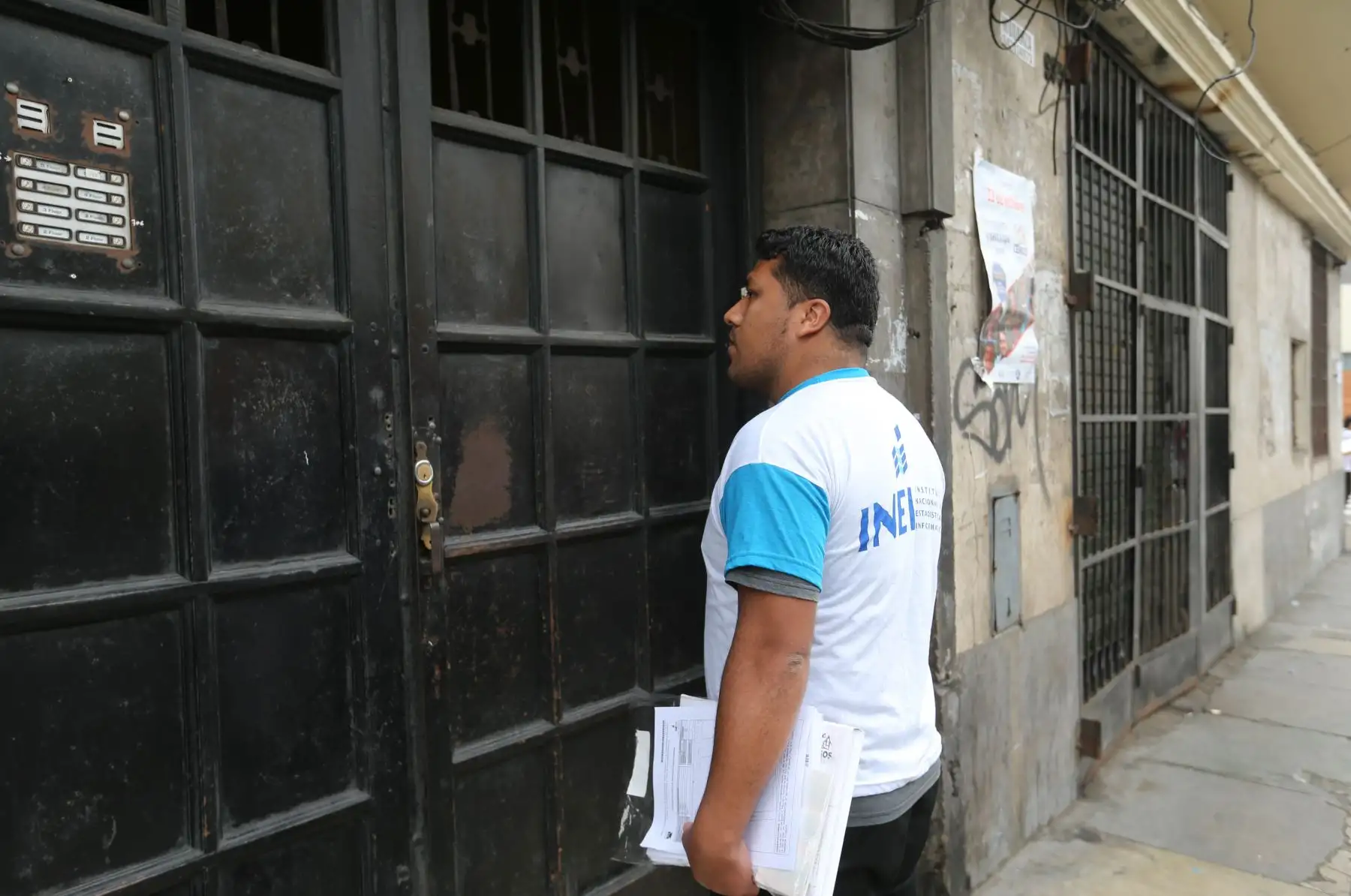 LIMA PERÚ, OCTUBRE 22. Empadronadores debidamente acreditados inician su labor en el Censo Nacional 2017. Foto: ANDINA/ Norman Cordova