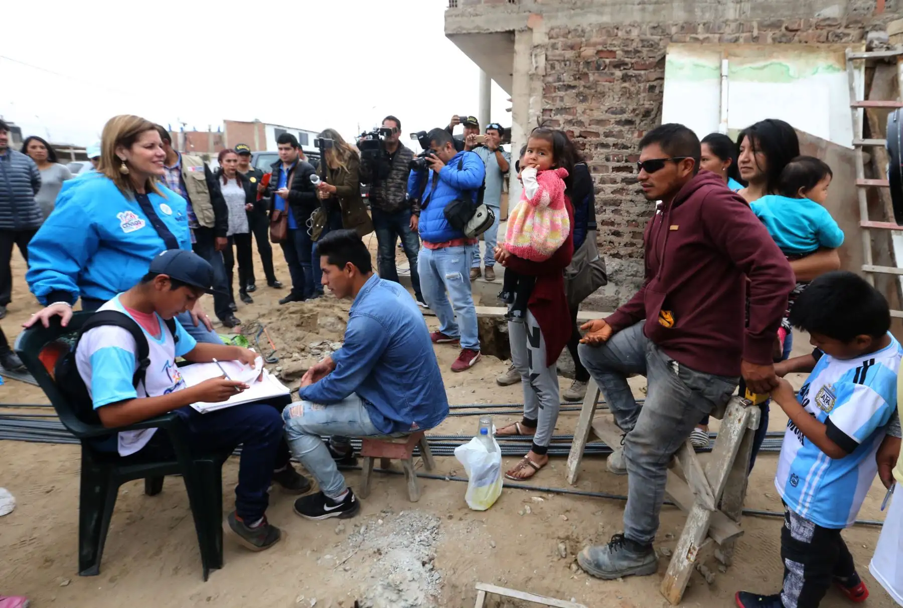 LIMA PERÚ, OCTUBRE 22.Jefa del Gabinete Ministerial Mercedes Aráoz, supervisa el Censo 2017 en Punta Hermosa. Foto: ANDINA/ Jhony Laurente