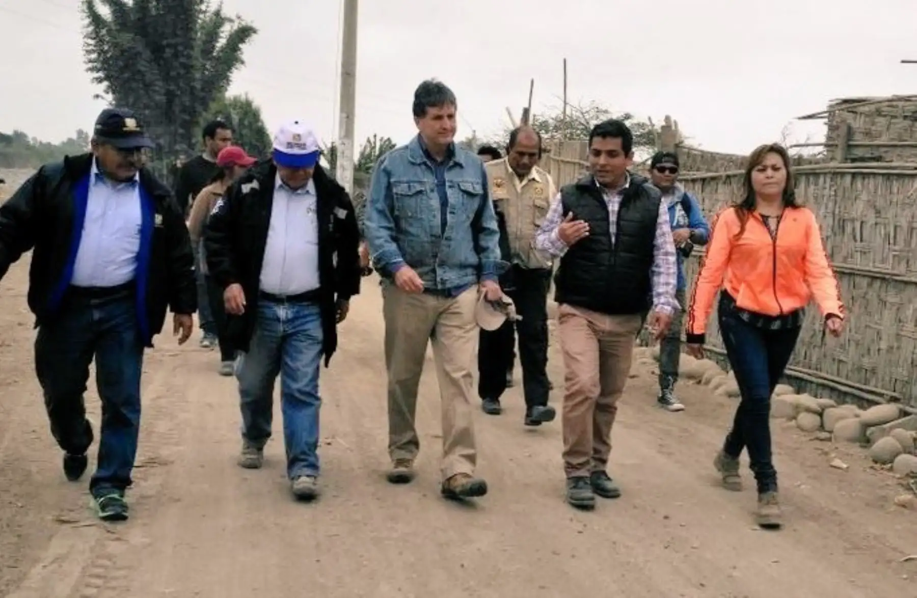 El director ejecutivo de la Autoridad para la Reconstrucción con Cambios, Pablo de la Flor, y el gobernador regional de Lima, Nelson Chui, supervisaron el avance de las obras de limpieza y encauzamiento en el río Cañete, en la región Lima, en el marco de las intervenciones preventivas ante la próxima temporada de lluvias.