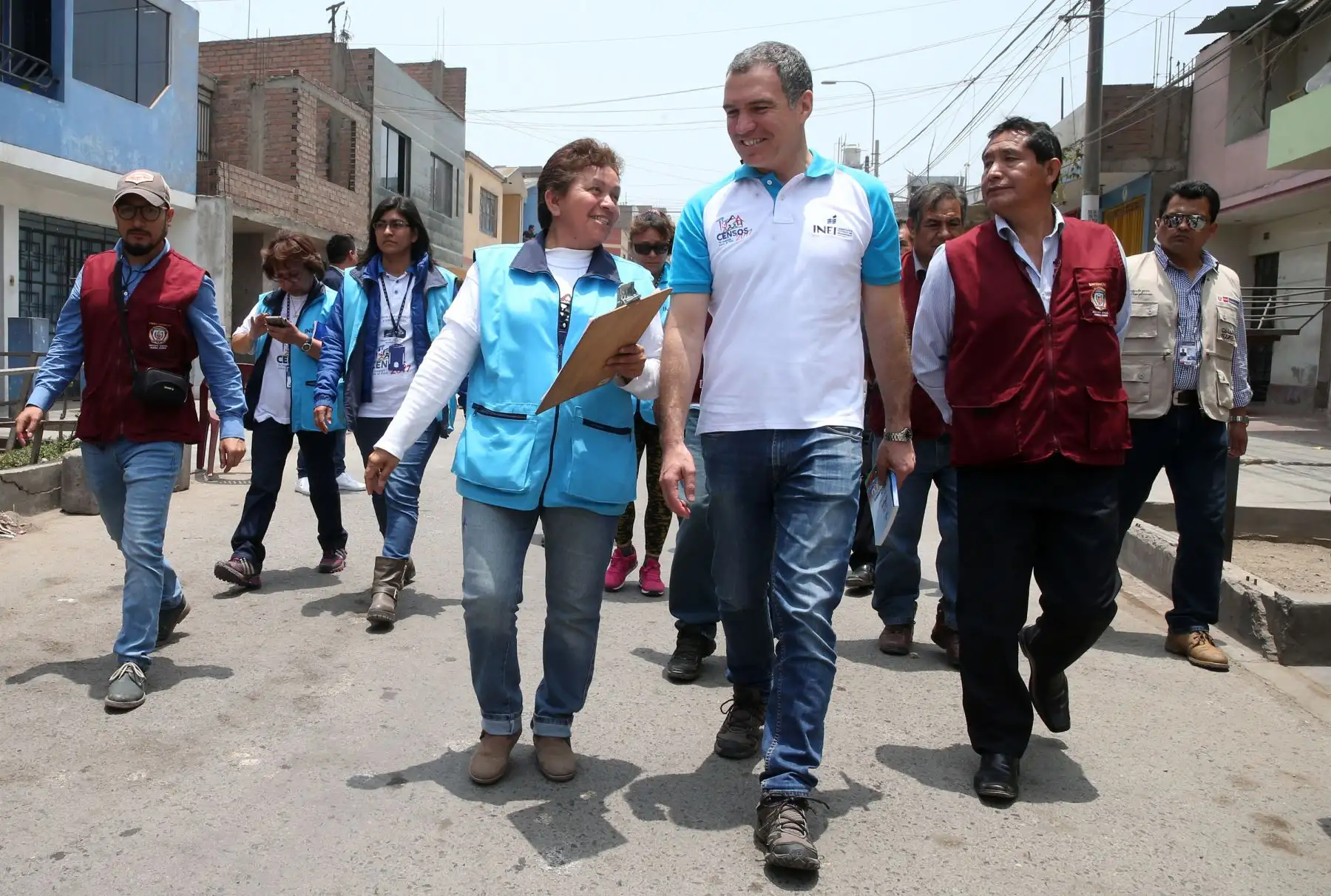 LIMA PERÚ, OCTUBRE 22. El Ministro de Cultura Salvador del Solar, supervisa el Censo Nacional 2017 en San Juan de Lurigancho. Foto: ANDINA/ Vidal Tarqui