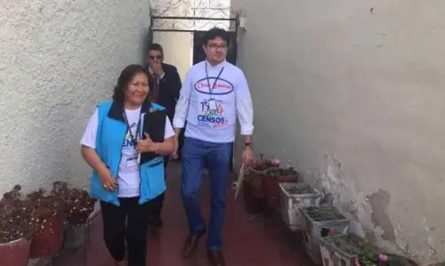 La ministra de la Mujer y Poblaciones Vulnerables (MIMP), Ana María Choquehuanca, supervisó desde muy temprano el desarrollo del Censo Nacional 2017 en varios puntos de la provincia de Arequipa, desde donde destacó la masiva participación de mujeres como empadronadoras.
